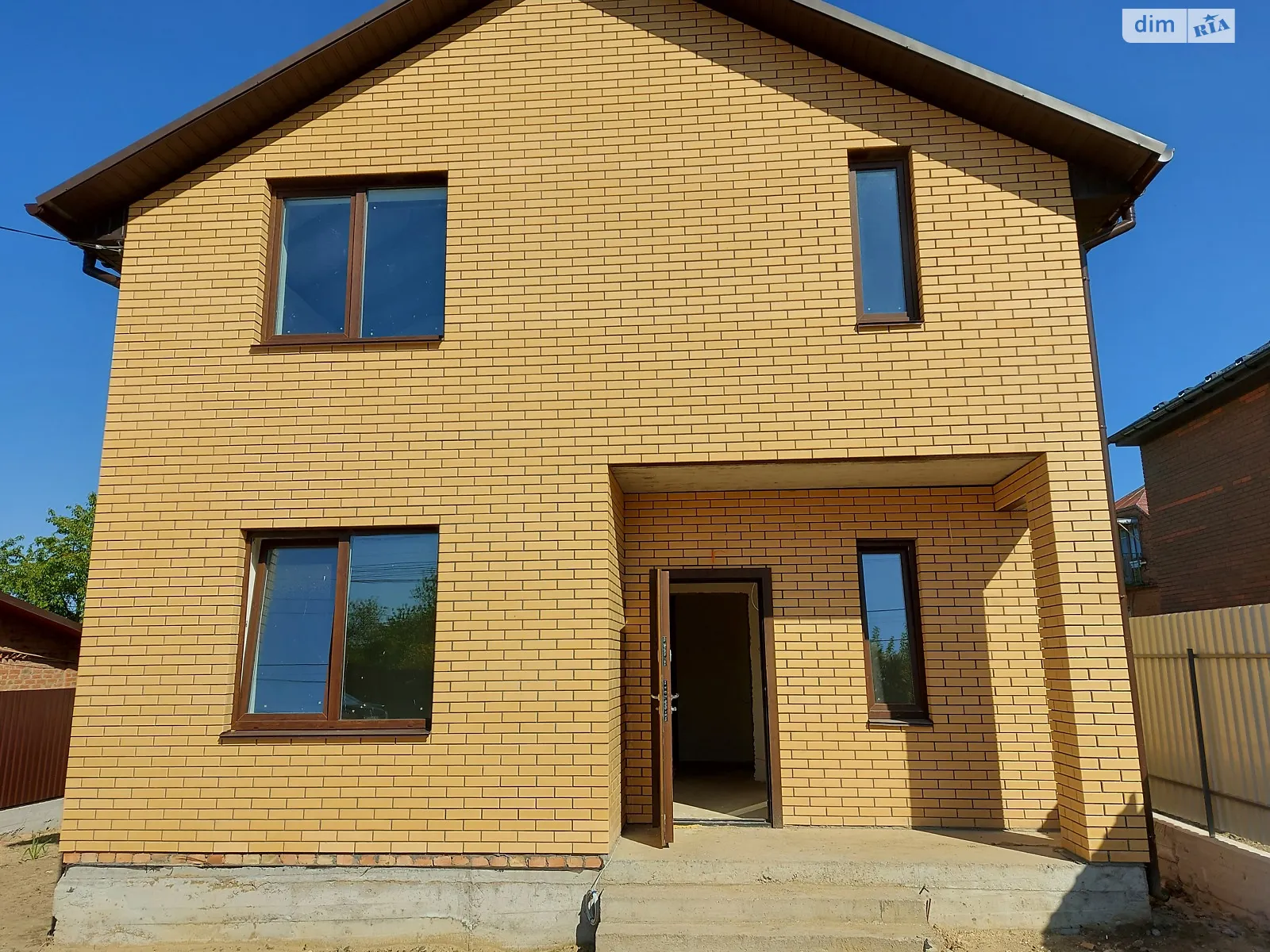 Продается дом на 2 этажа 125 кв. м с камином, цена: 130000 $ - фото 1