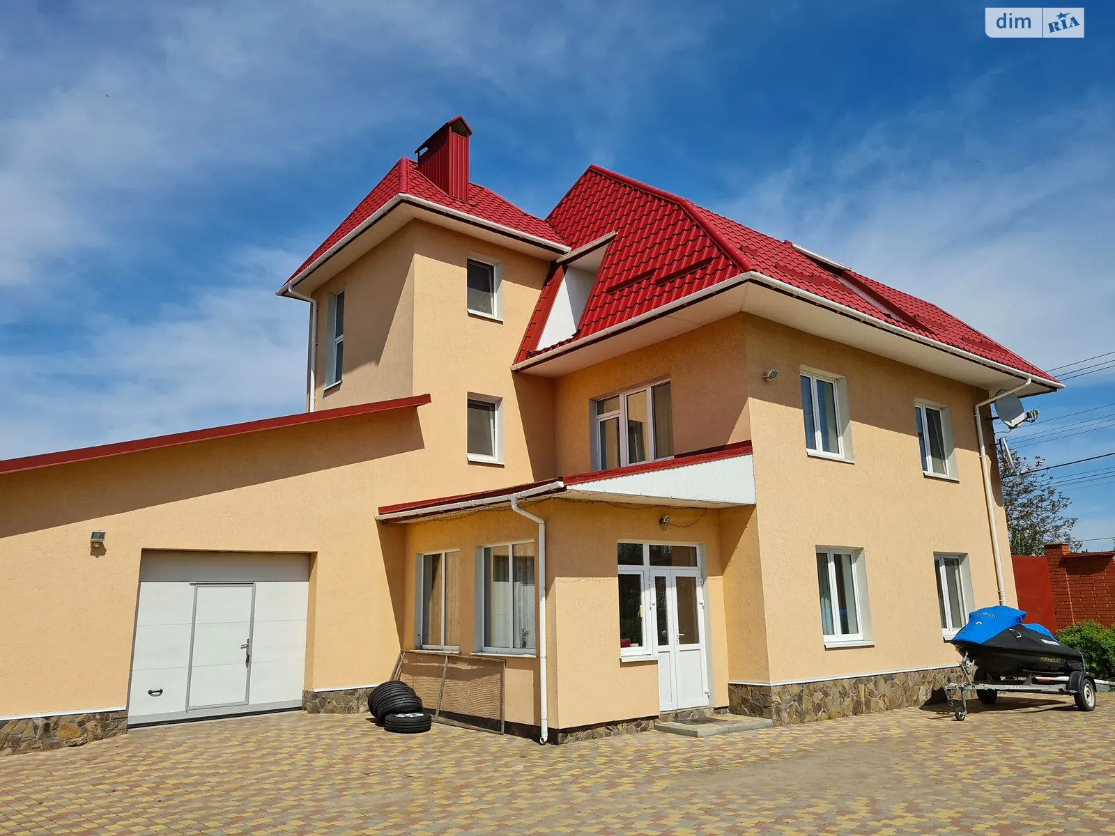 Продається будинок 3 поверховий 300 кв. м з каміном, цена: 235000 $