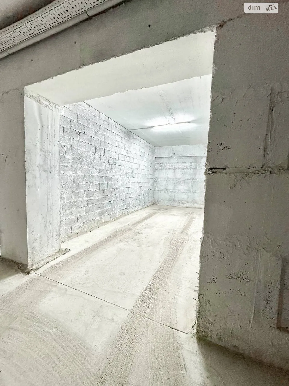 Продается подземный паркинг универсальный на 36 кв. м, цена: 16000 $