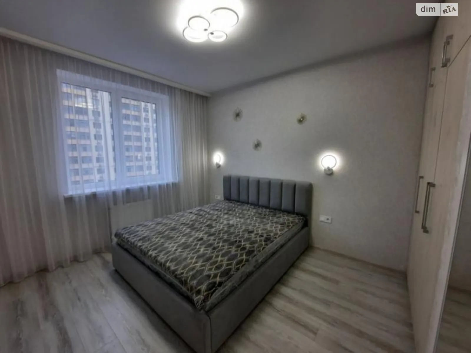 Продается 1-комнатная квартира 45 кв. м в Одессе, ул. Жемчужная, 10 - фото 1