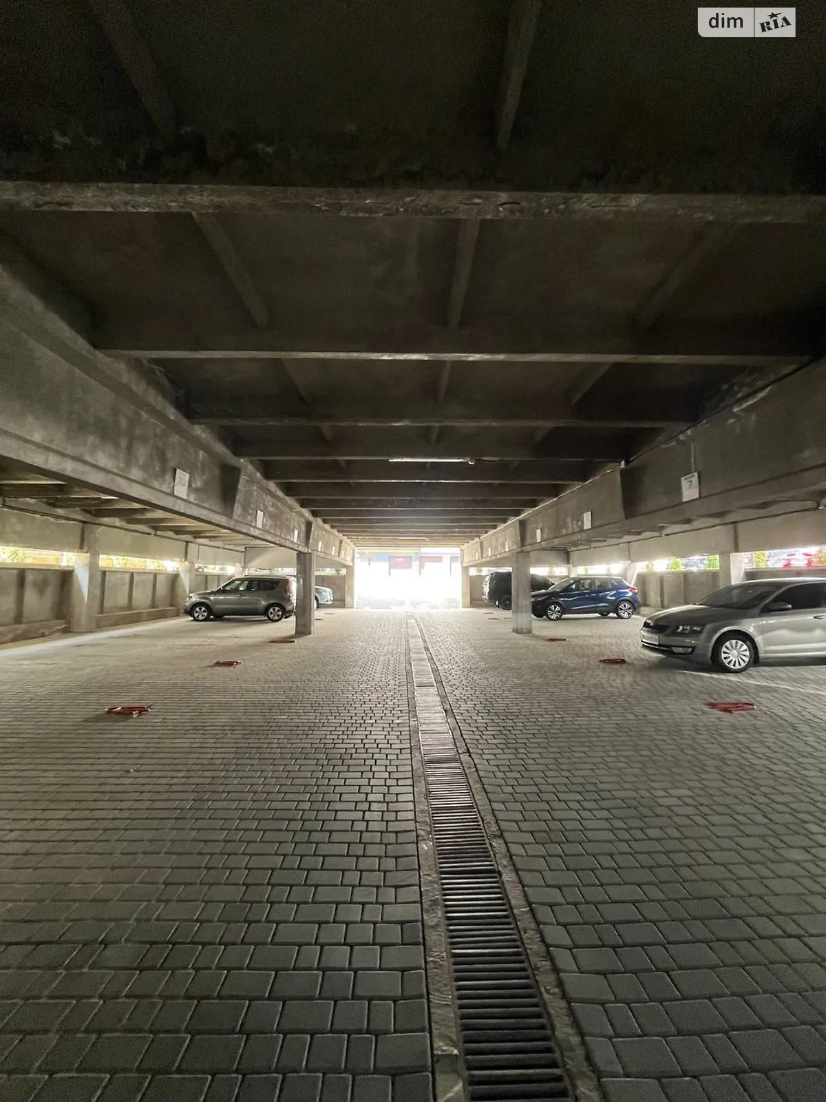 Продается подземный паркинг под легковое авто на 4 кв. м - фото 3