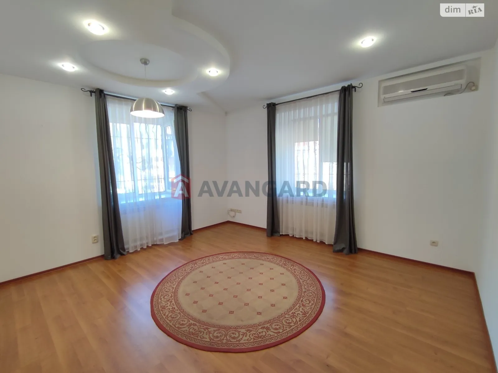 Продается 4-комнатная квартира 72 кв. м в Каменском, цена: 27500 $