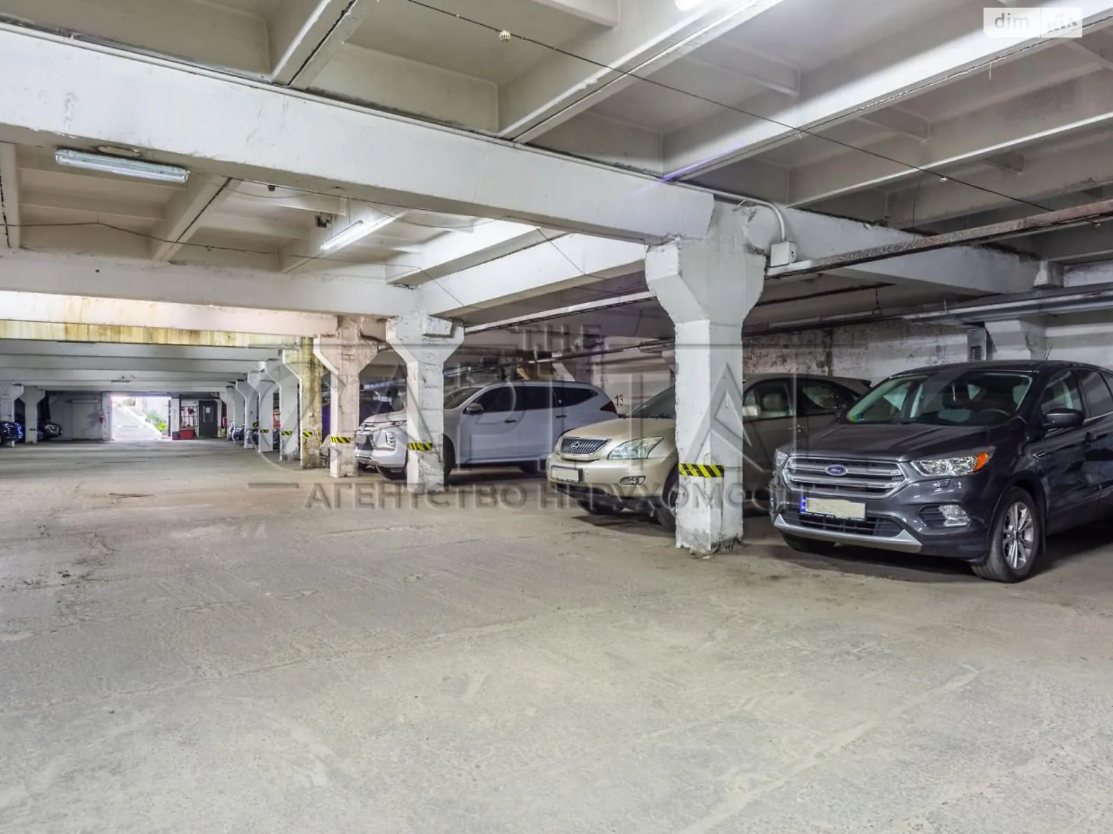 Продается подземный паркинг под легковое авто на 16 кв. м, цена: 20000 $ - фото 1