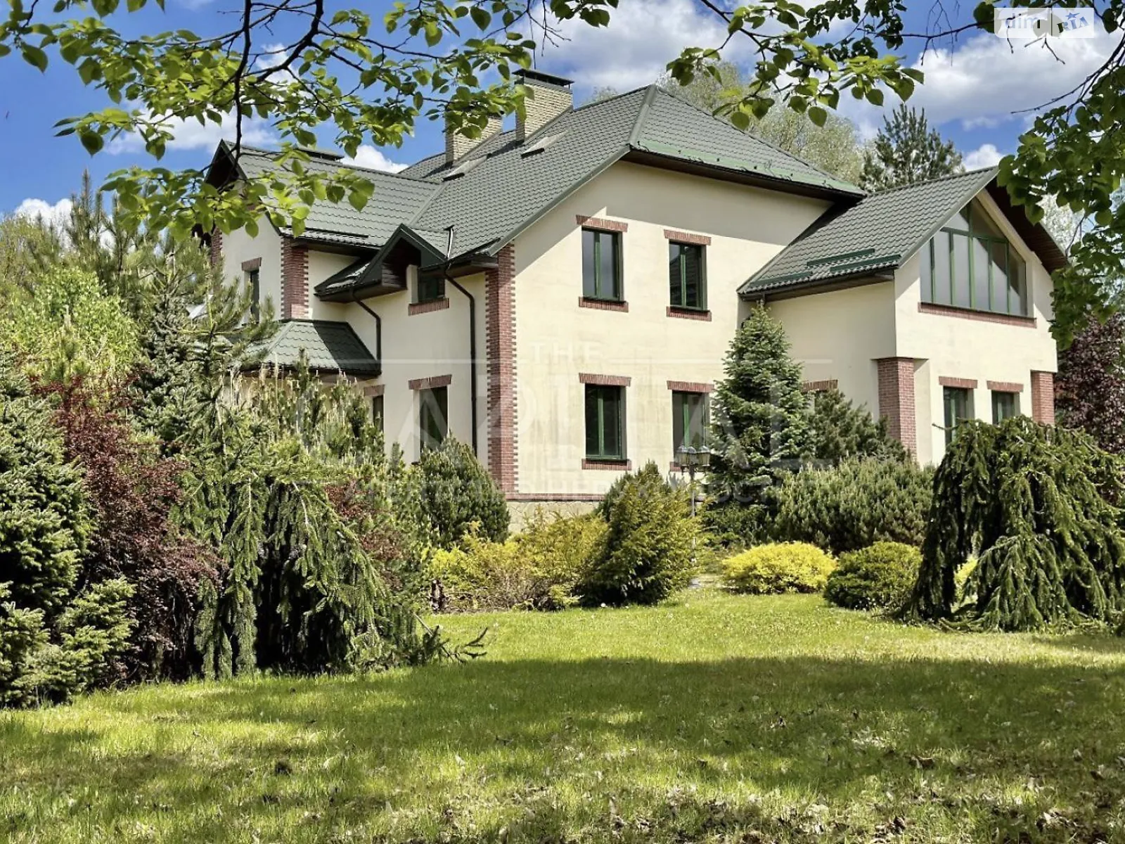 Продается дом на 3 этажа 740 кв. м с садом, цена: 720000 $ - фото 1