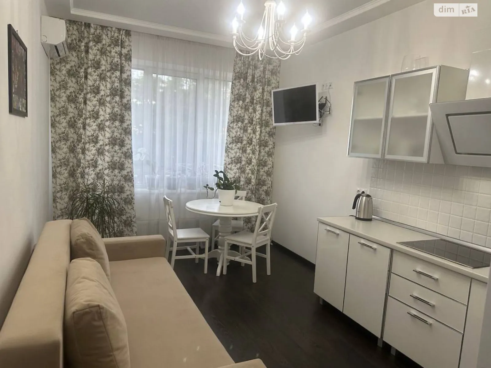 Продается 1-комнатная квартира 70 кв. м в Одессе, бул. Французский, 60В - фото 1