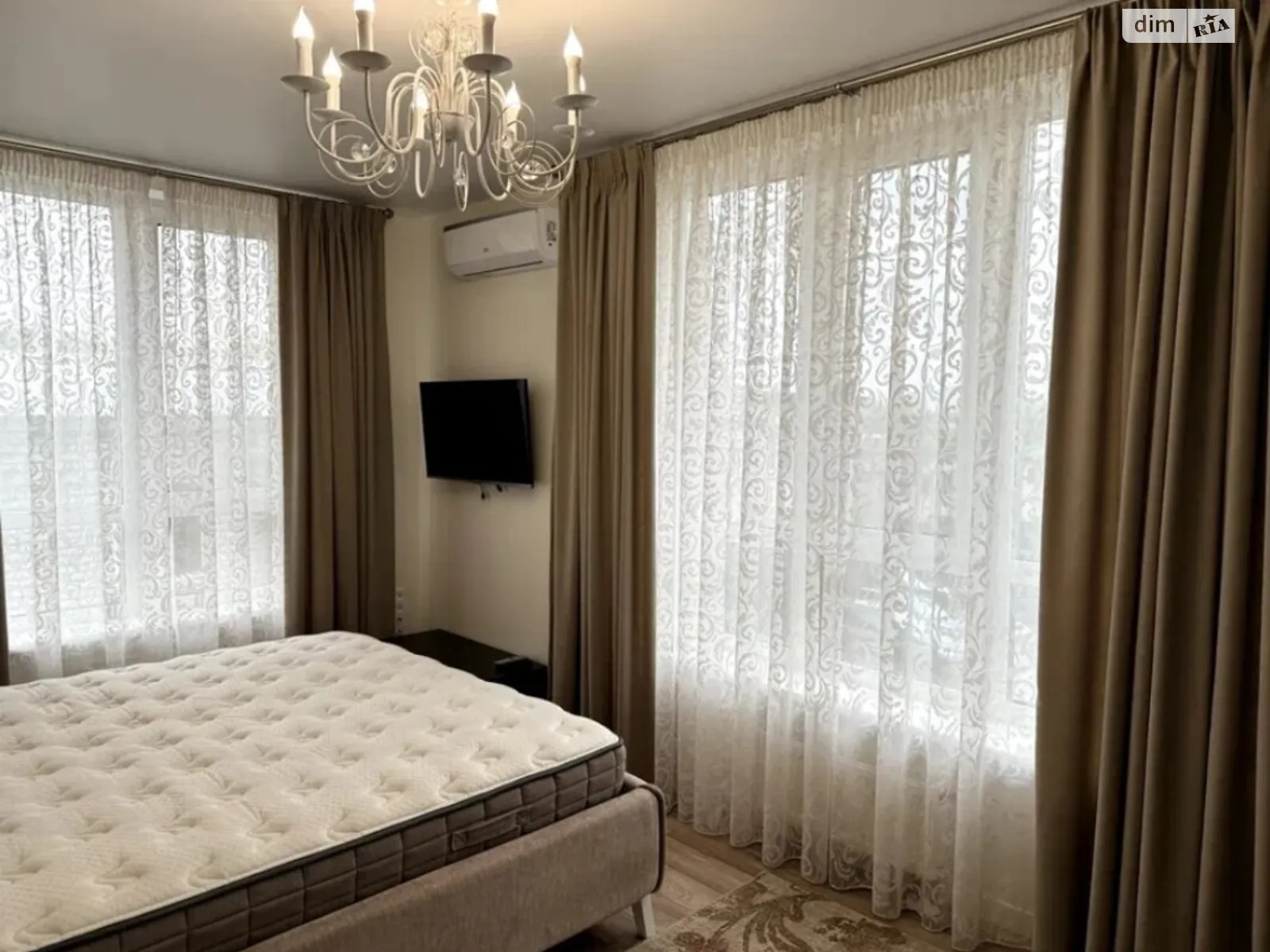 Продается 2-комнатная квартира 62 кв. м в Киеве, ул. Каменская, 127
