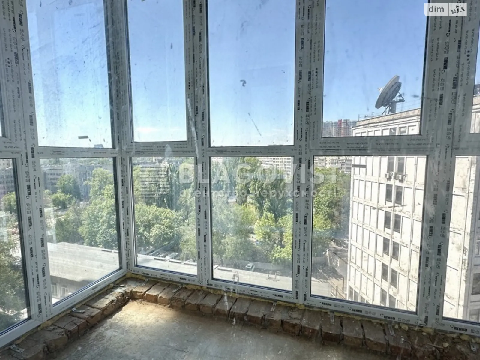 Продается 1-комнатная квартира 46 кв. м в Киеве, ул. Васильковская, 37Г