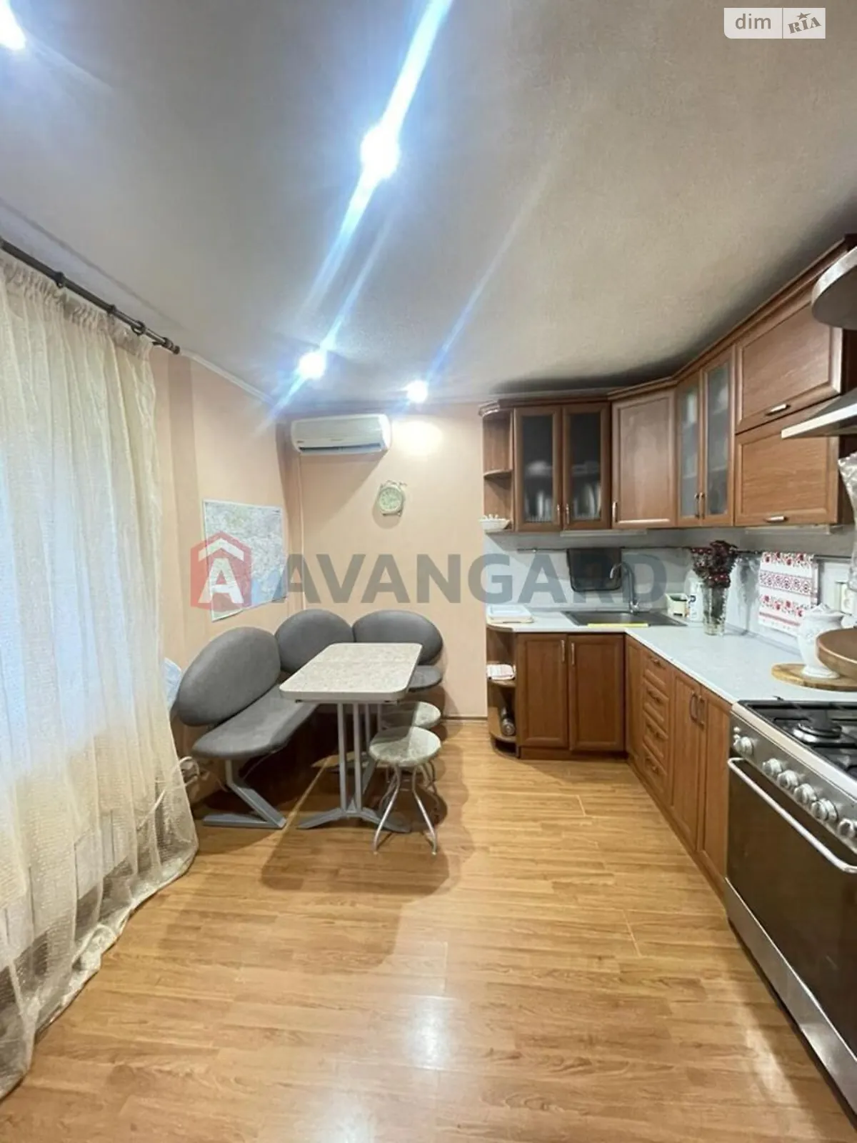 Продается дом на 2 этажа 130 кв. м с камином, цена: 60000 $ - фото 1