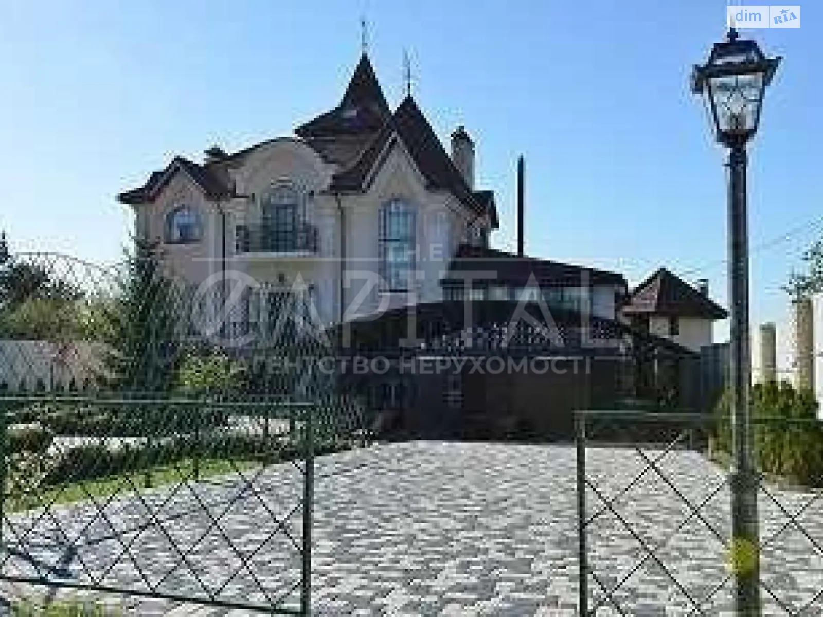 Сдается в аренду дом на 4 этажа 475 кв. м с камином, цена: 1000 $ - фото 1