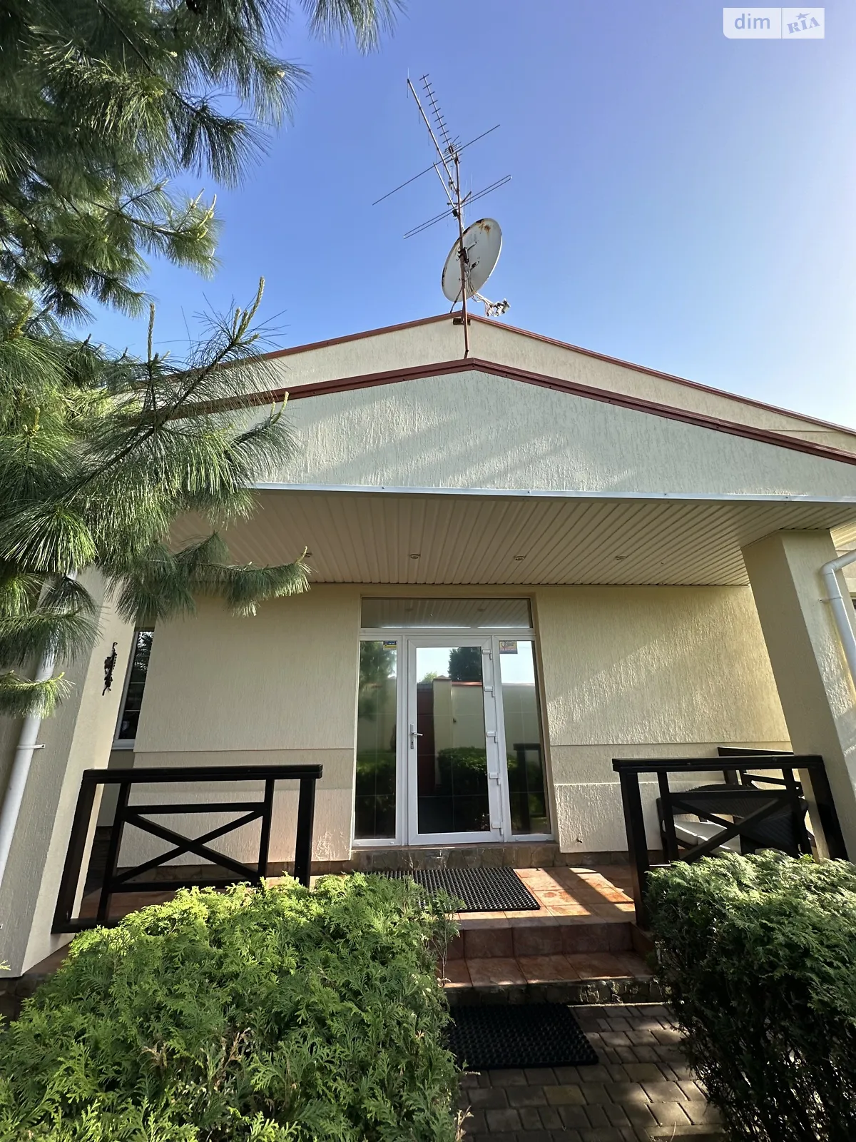 Продается дом на 2 этажа 260 кв. м с садом, цена: 270000 $ - фото 1