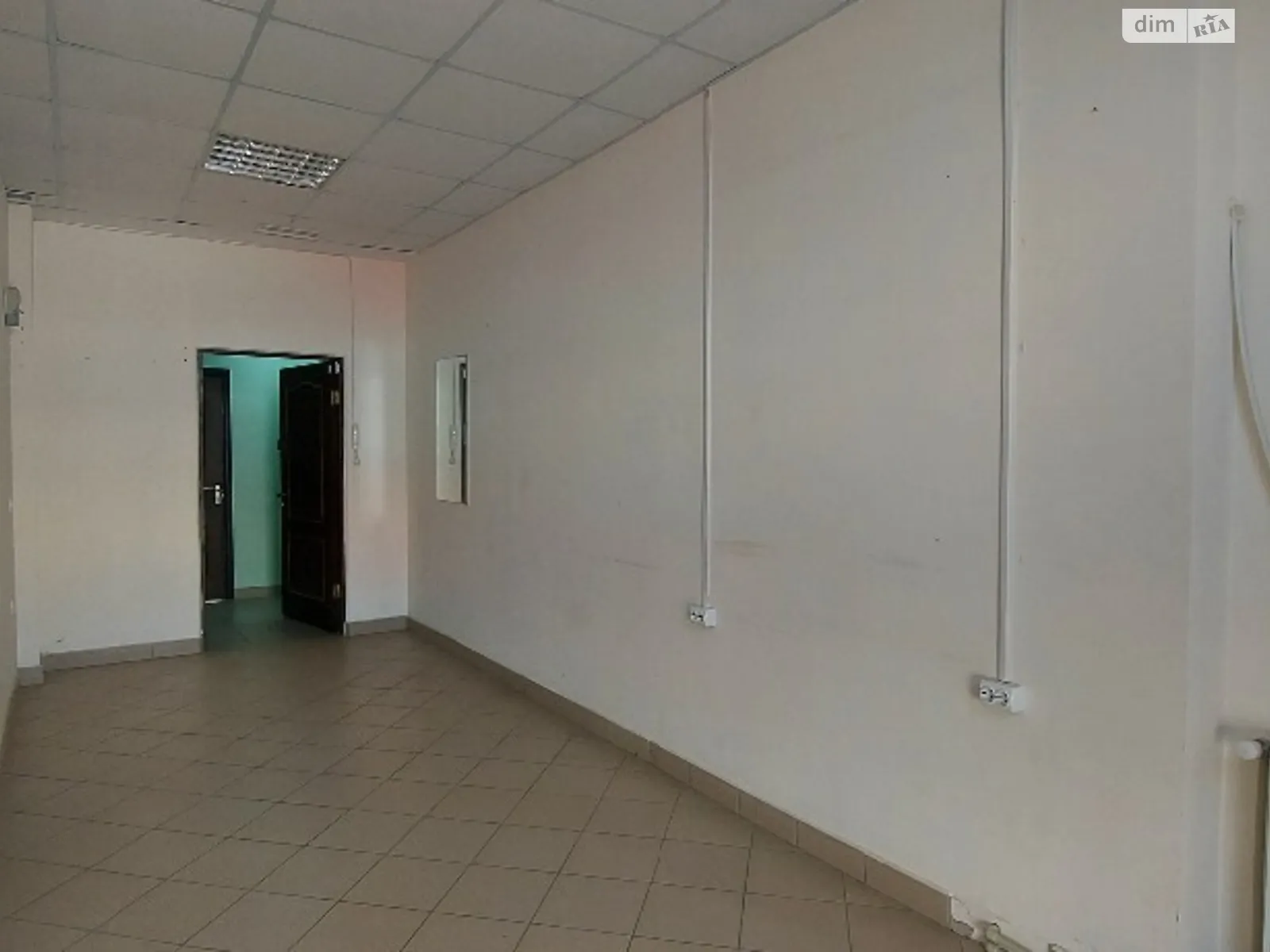 Продается помещения свободного назначения 34 кв. м в 5-этажном здании, цена: 32000 $ - фото 1