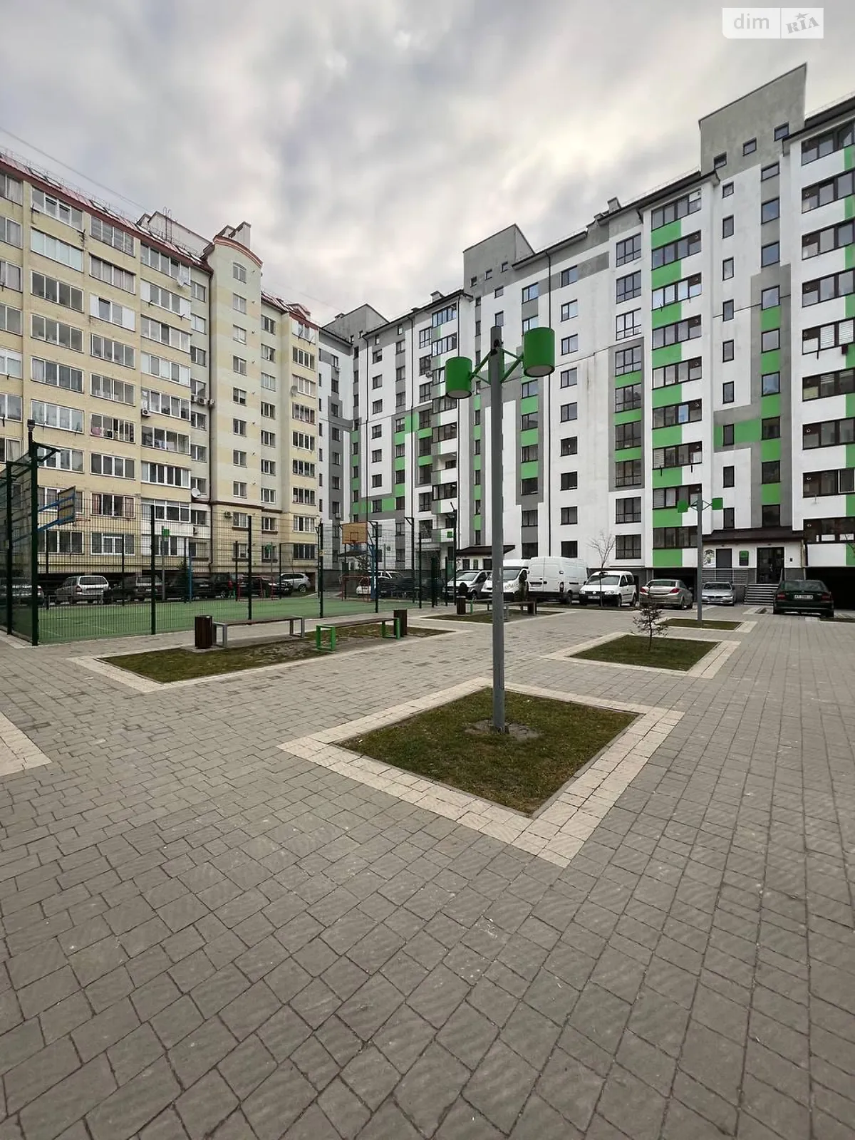 Продается 2-комнатная квартира 63 кв. м в Ивано-Франковске, ул. Стуса Василия