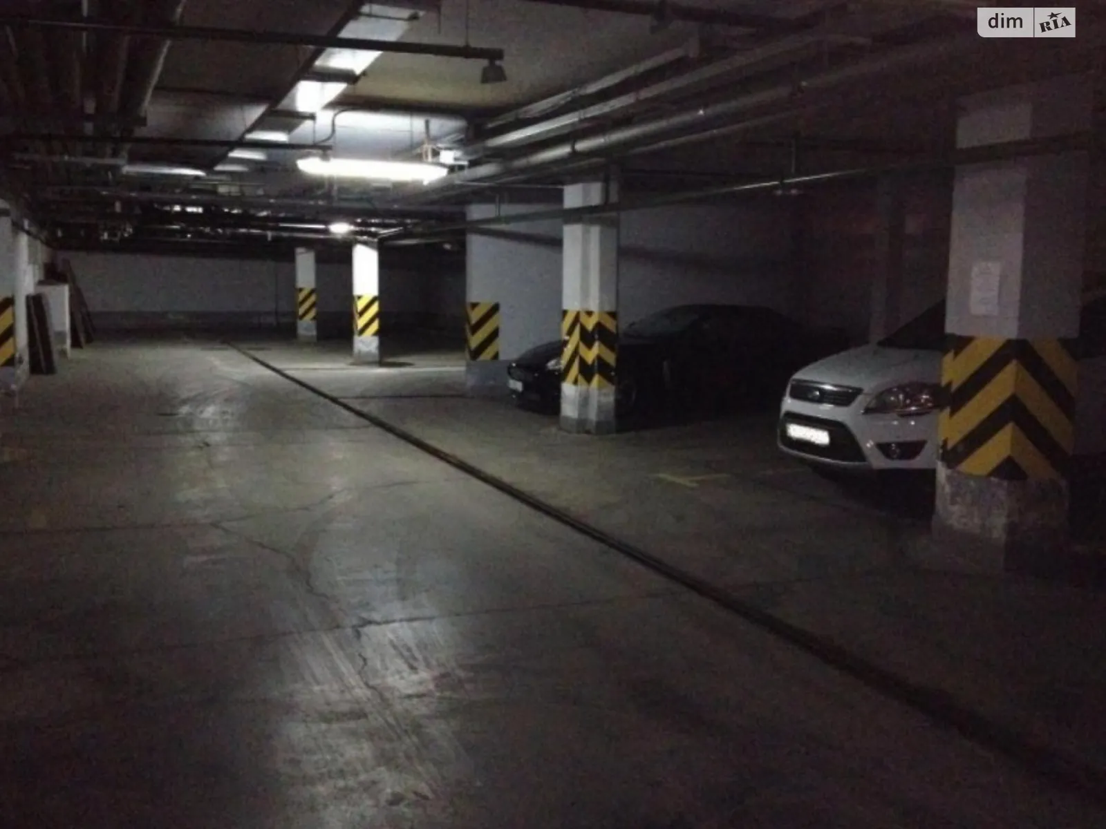 Продается подземный паркинг под легковое авто на 19 кв. м, цена: 37000 $ - фото 1