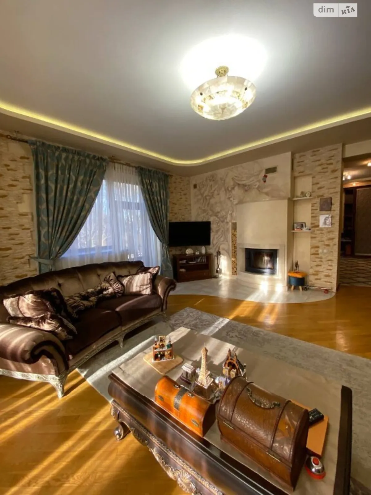 Продается дом на 2 этажа 396 кв. м с камином, цена: 430000 $