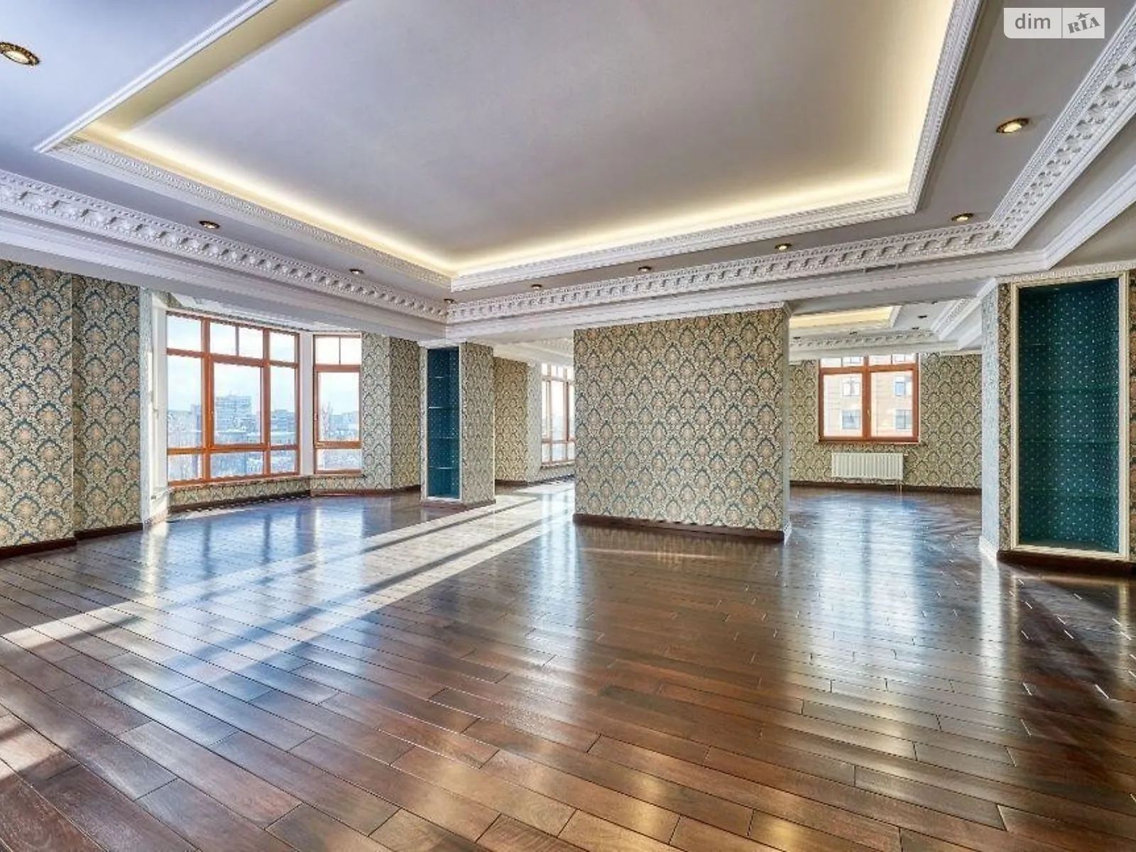 Продается 3-комнатная квартира 288 кв. м в Киеве, ул. Михайла Грушевского, 9А