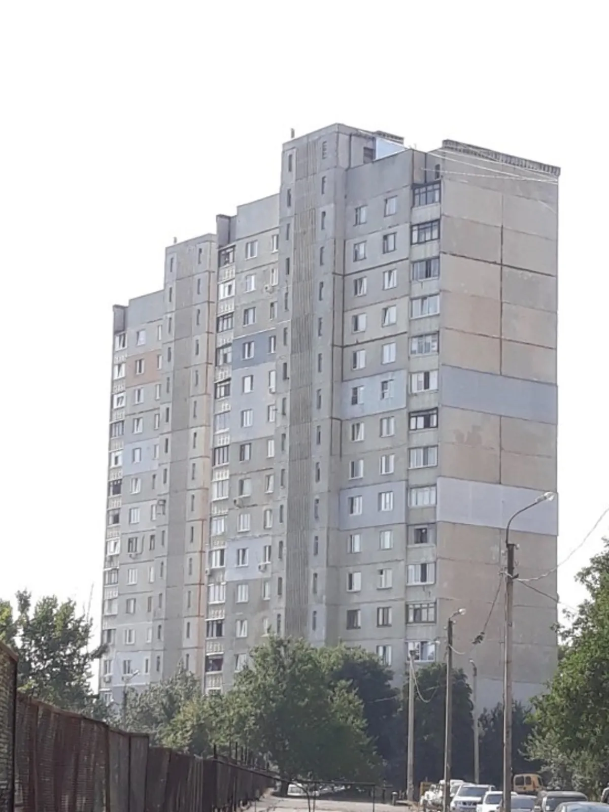Продается 1-комнатная квартира 35 кв. м в Харькове, ул. Энвера Ахсарова, 25