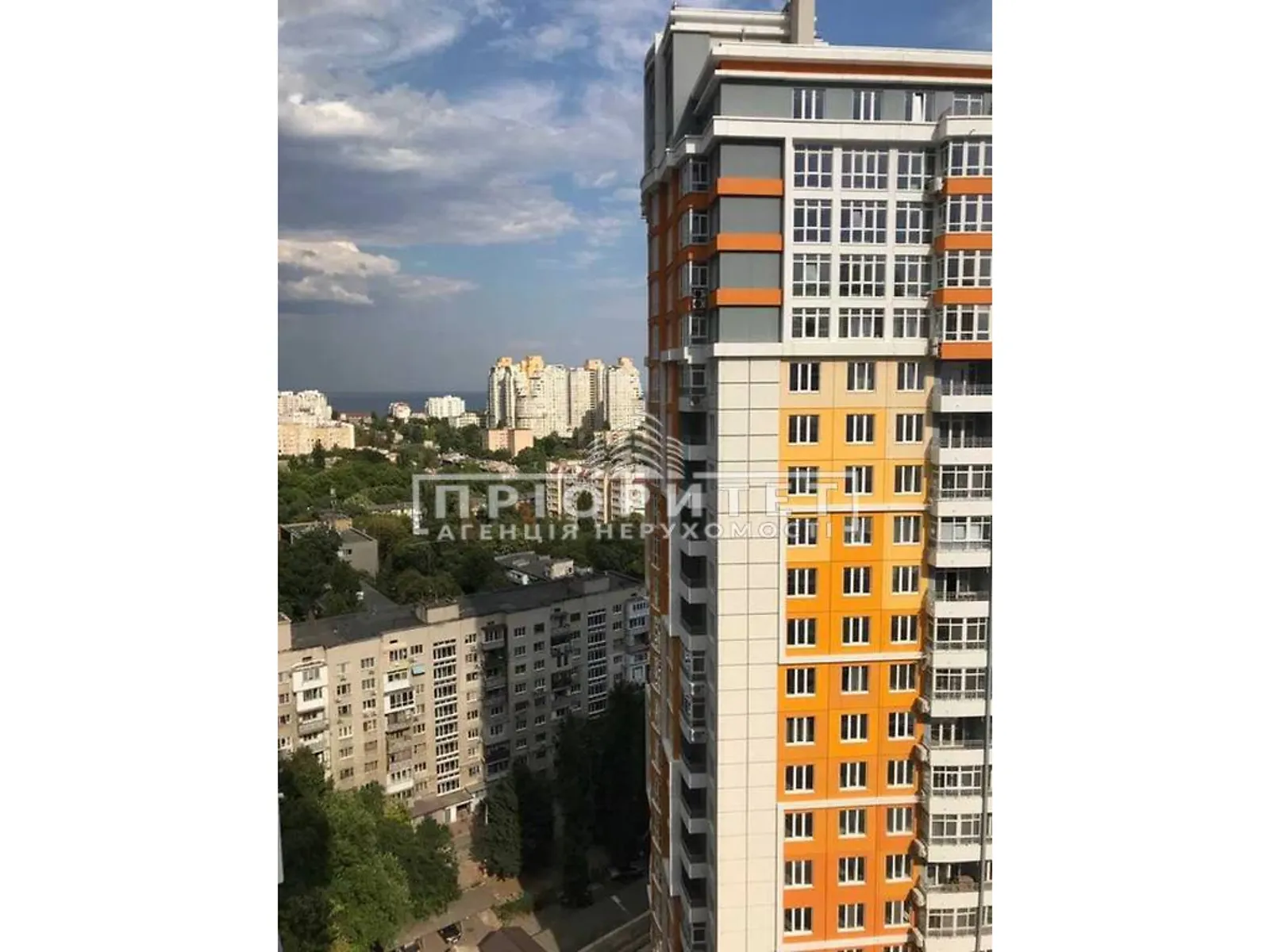 Продается 3-комнатная квартира 101 кв. м в Одессе, просп. Гагарина - фото 1