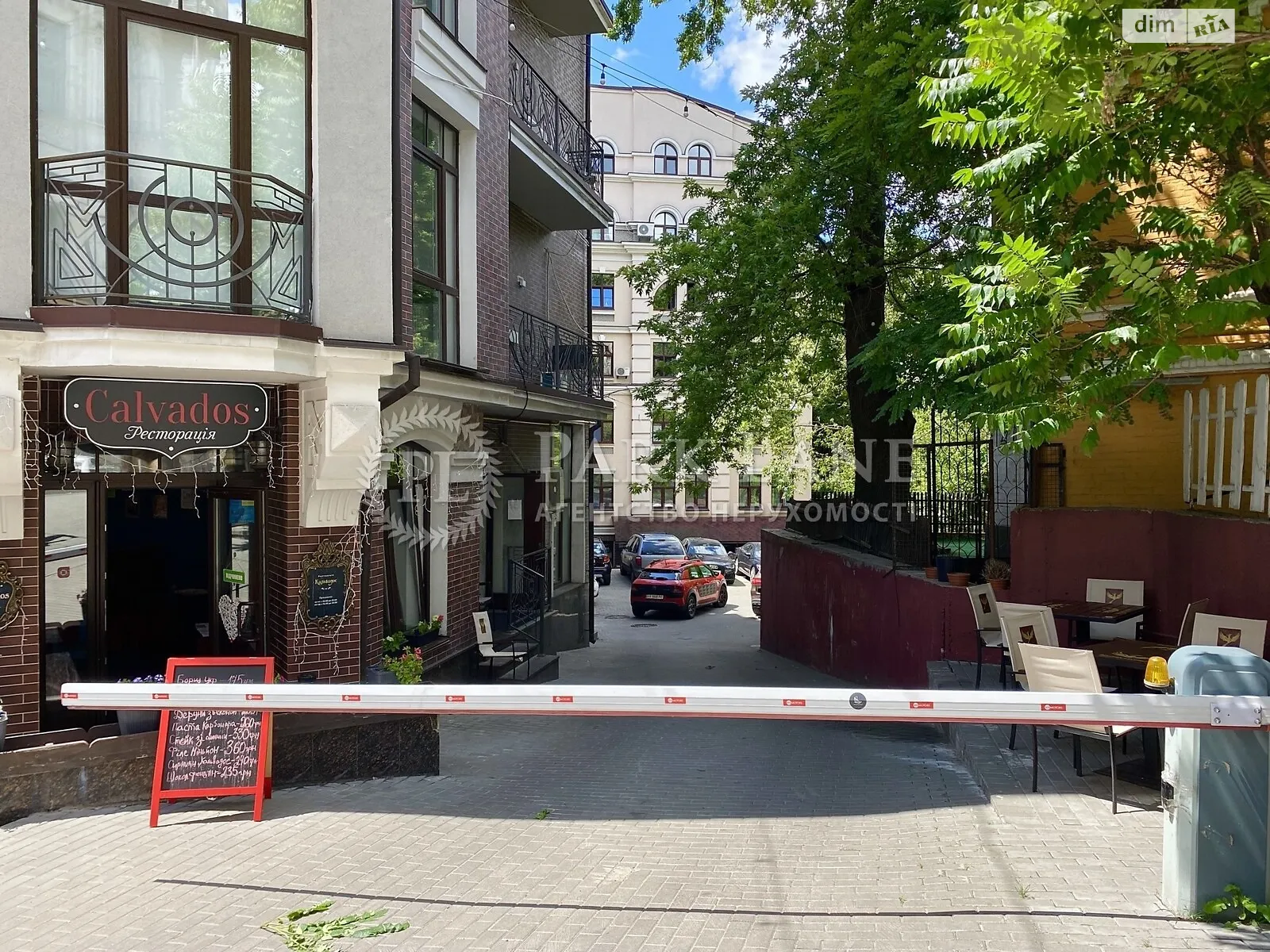 Сдается в аренду офис 650 кв. м в бизнес-центре, цена: 11000 $ - фото 1