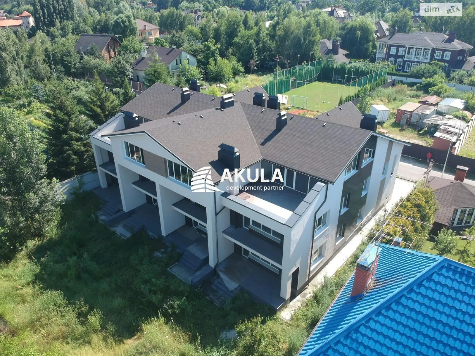 Продается дом на 3 этажа 300 кв. м с камином, цена: 130000 $ - фото 1