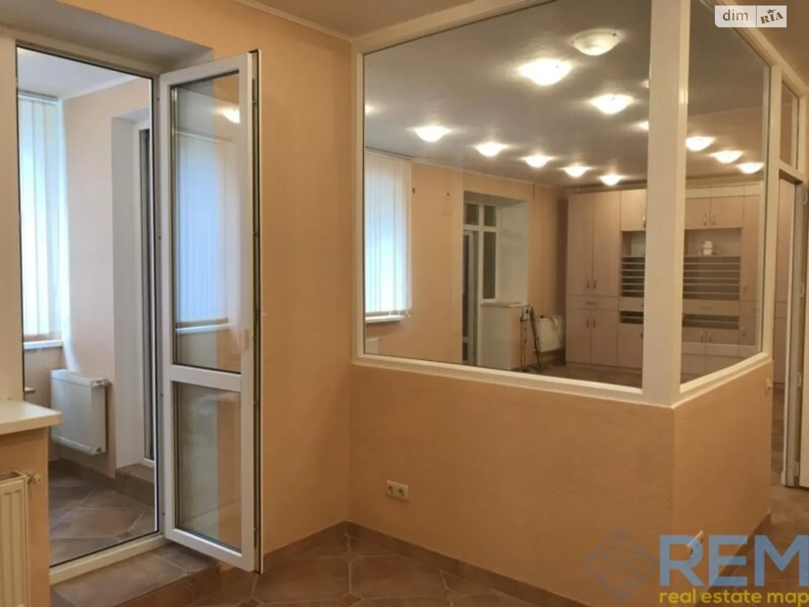 Продается офис 73 кв. м в бизнес-центре - фото 2