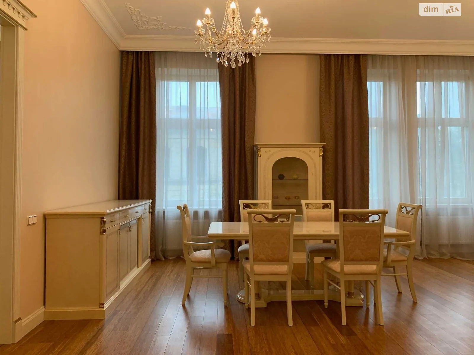 Продается 3-комнатная квартира 114 кв. м в Львове, ул. Князя Романа