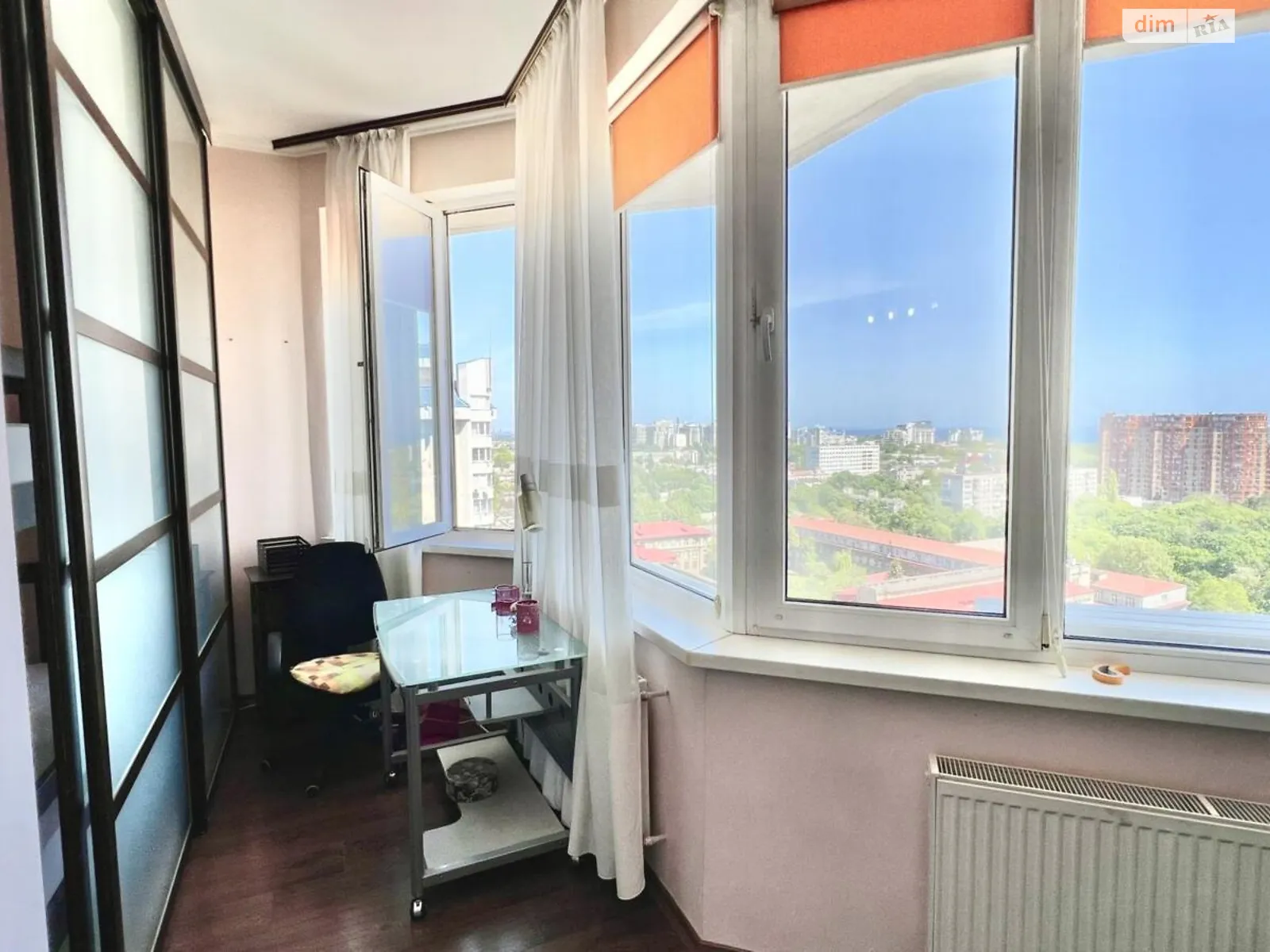 Продается 2-комнатная квартира 76 кв. м в Одессе, ул. Среднефонтанская, 19В