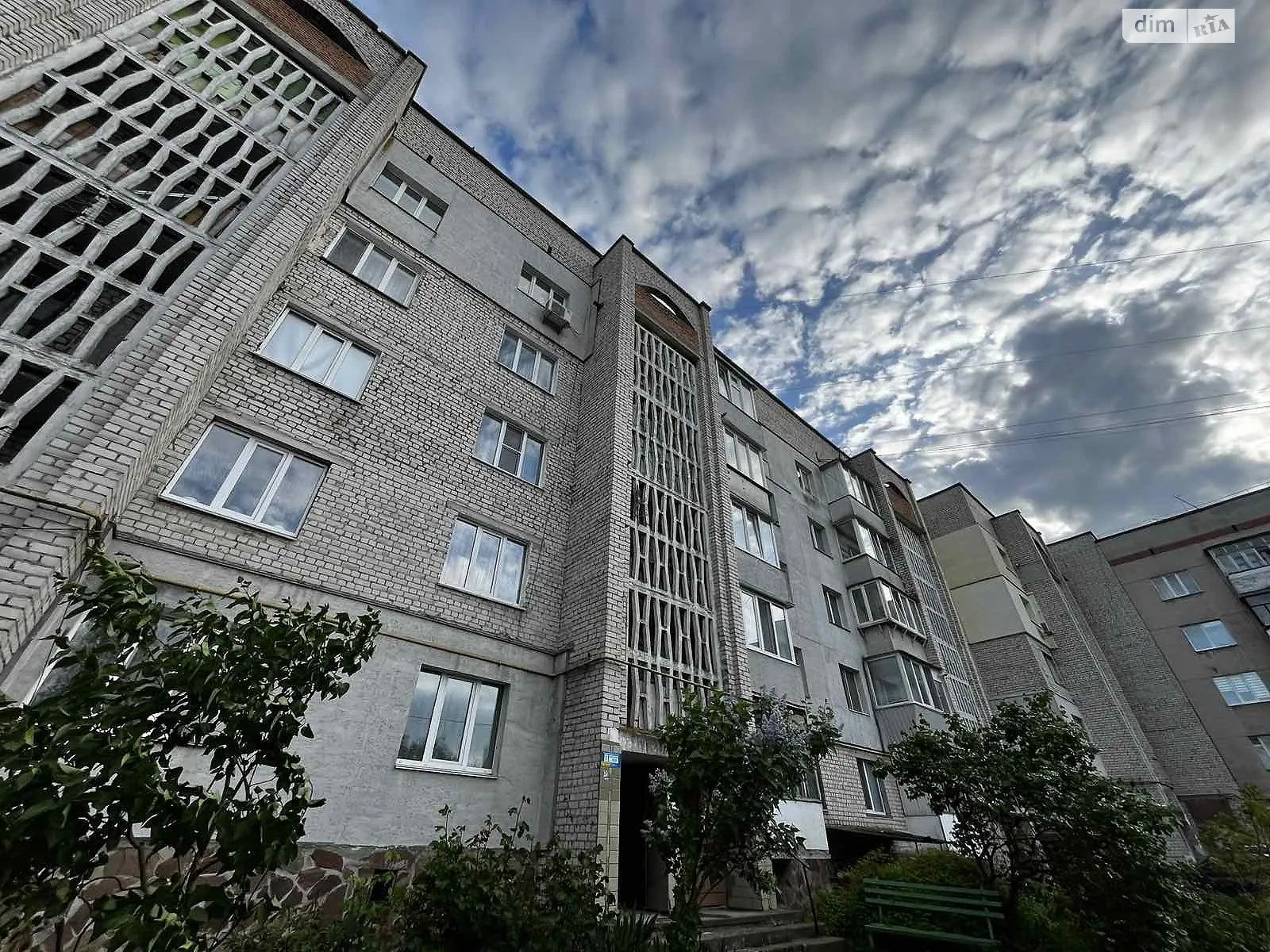 Продается 3-комнатная квартира 67 кв. м в Хмельницком, ул. Утренняя, 5