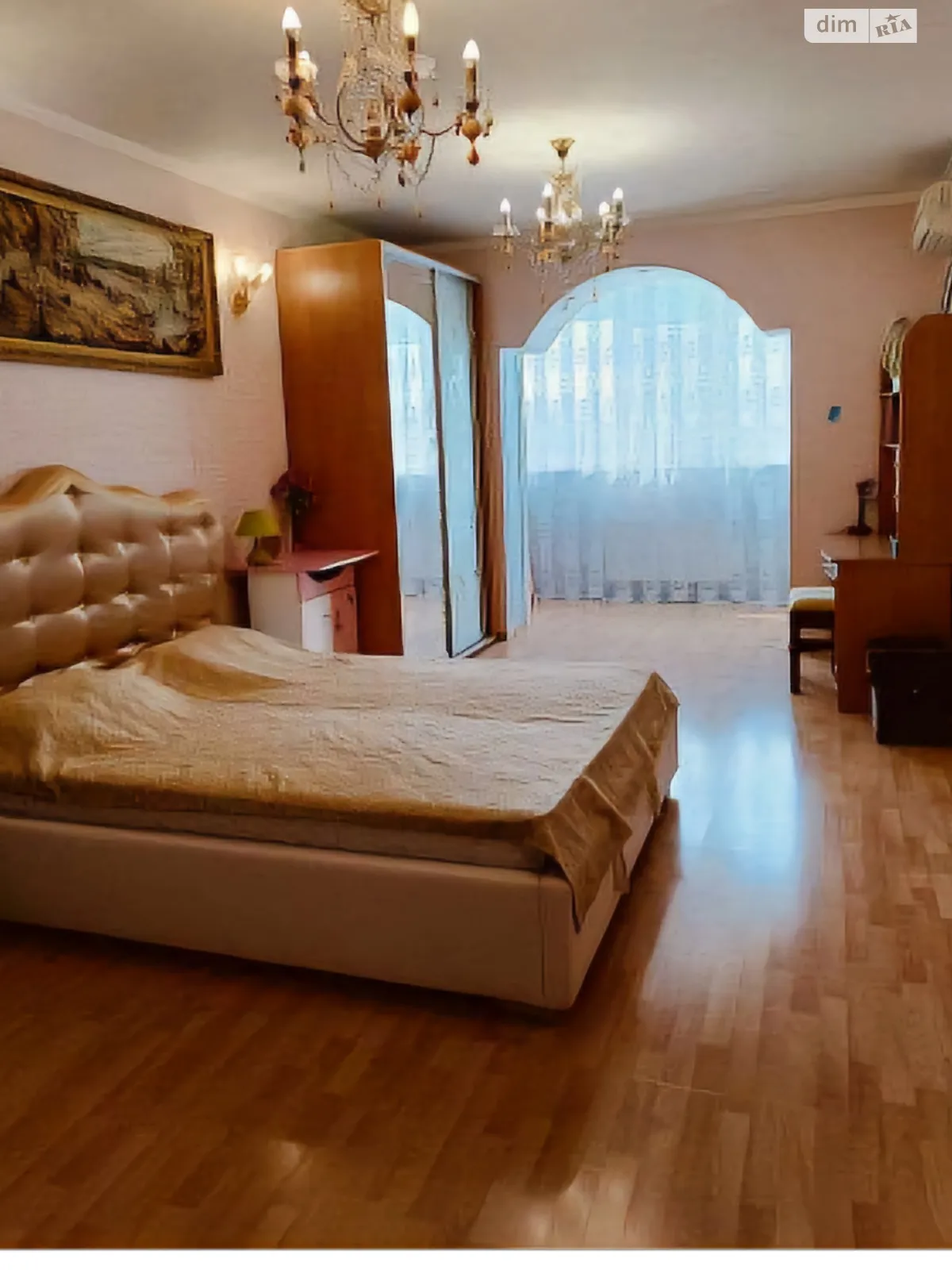 Продается 3-комнатная квартира 77 кв. м в Одессе, ул. Старицкого