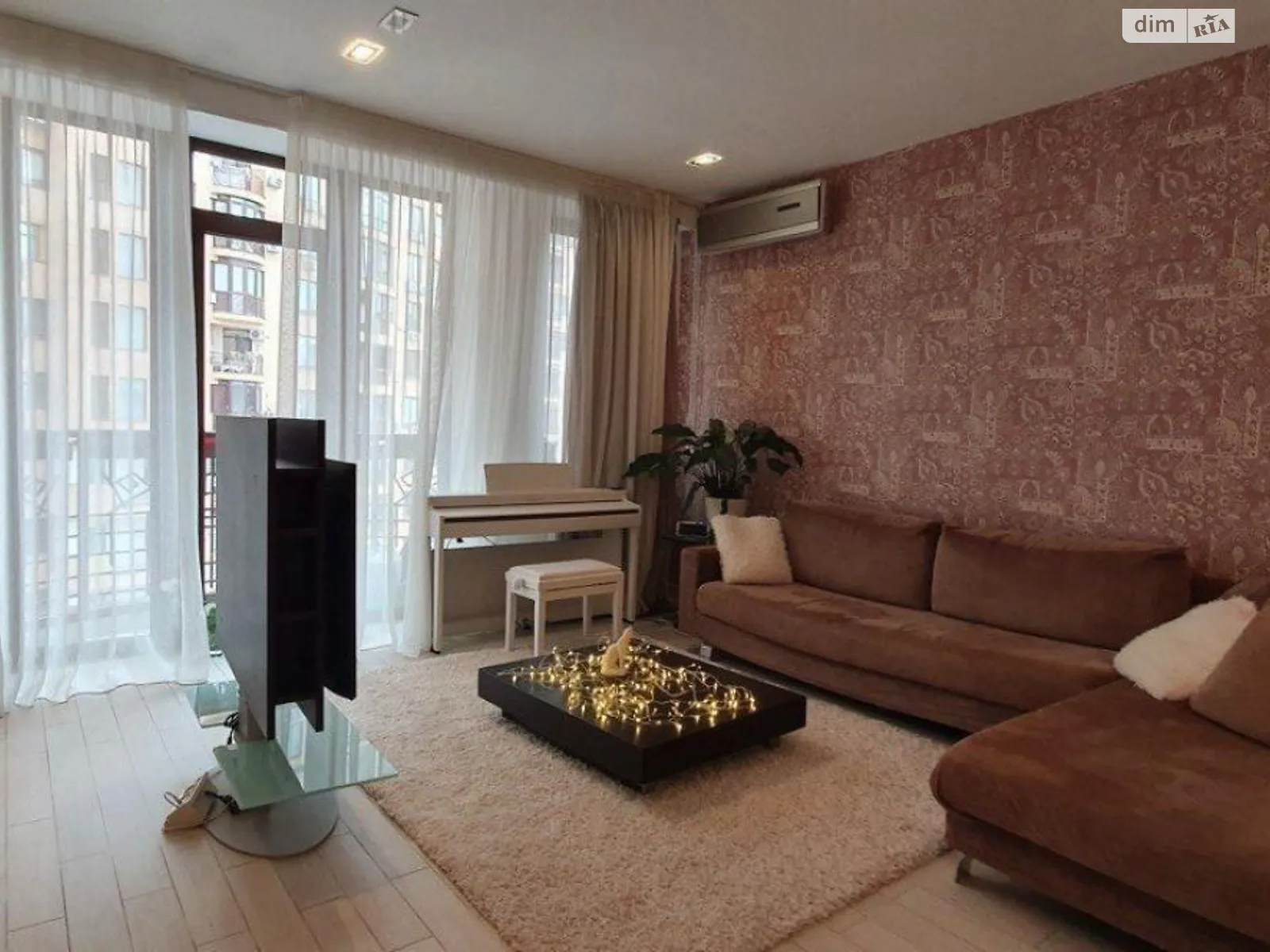 Продається 2-кімнатна квартира 71.5 кв. м у Одесі, цена: 100000 $