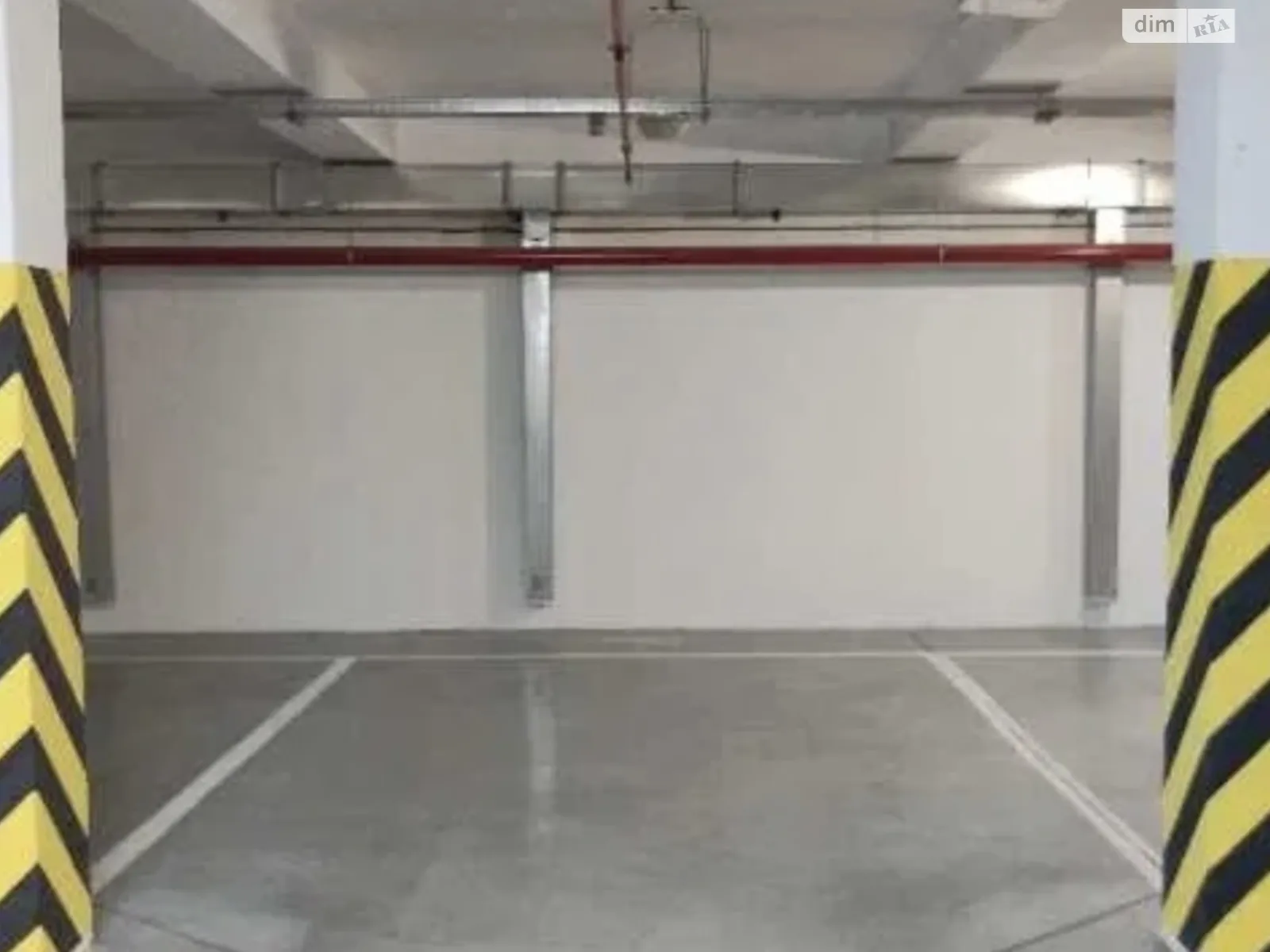Продается подземный паркинг под легковое авто на 16 кв. м, цена: 12000 $