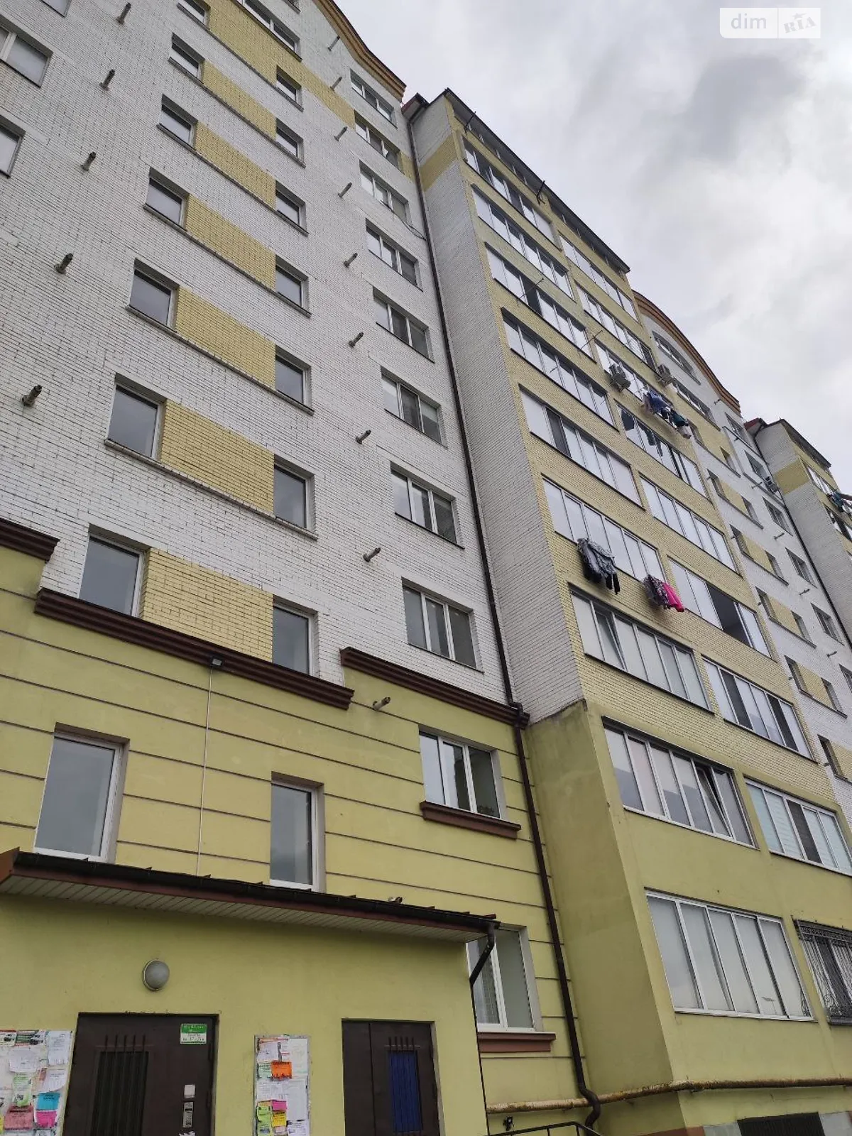 Продается 3-комнатная квартира 97 кв. м в Ивано-Франковске, ул. Стуса Василия