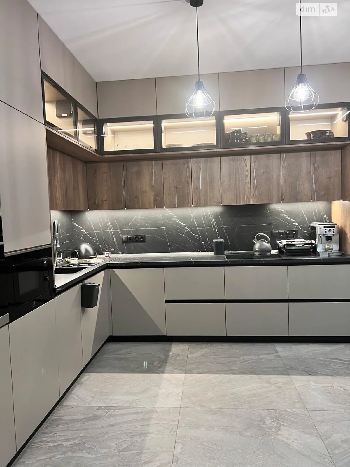 Продается дом на 2 этажа 198 кв. м с камином, цена: 278000 $ - фото 1