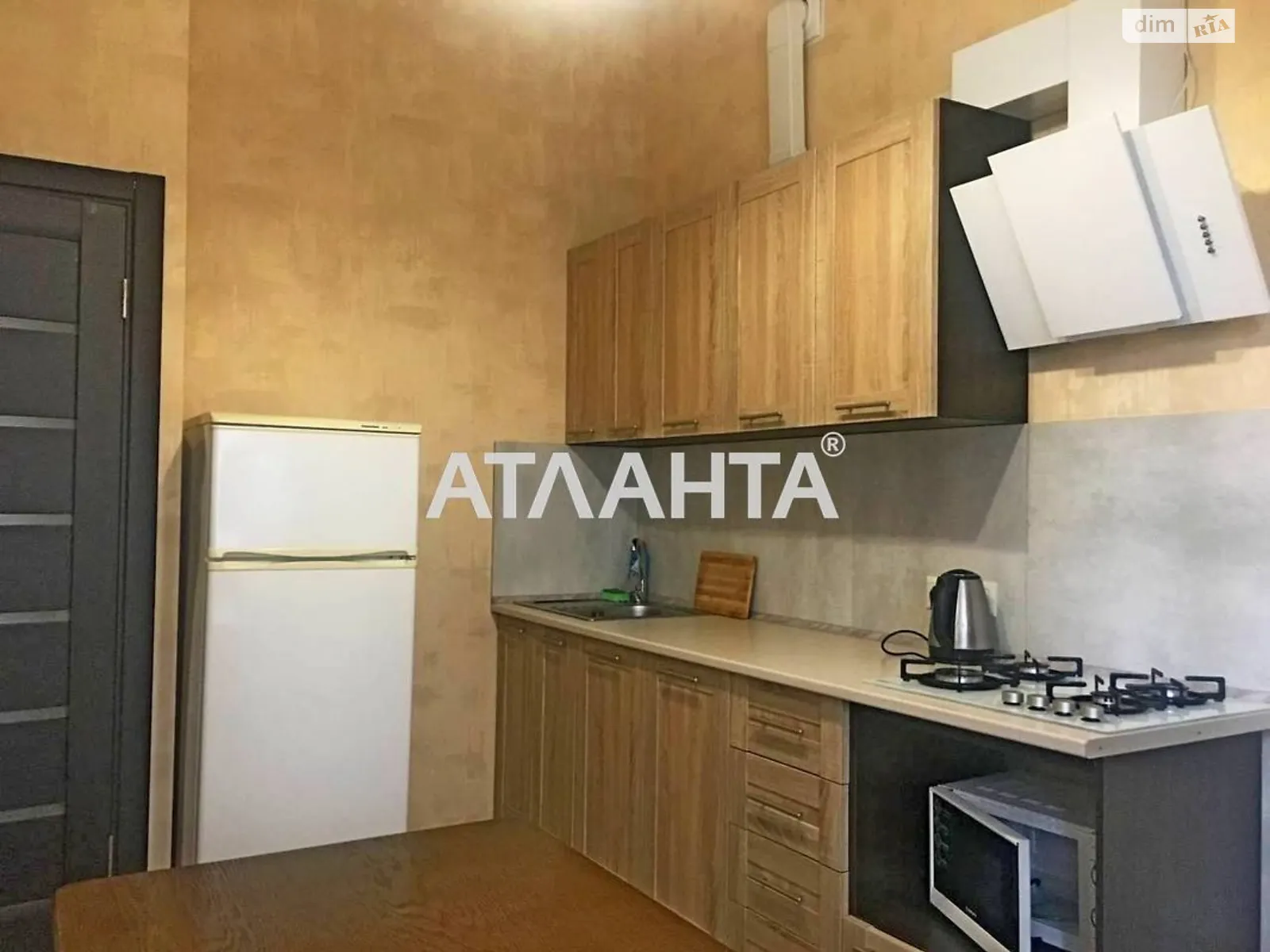 Продается 3-комнатная квартира 57.4 кв. м в Черноморске, ул. 1 Мая