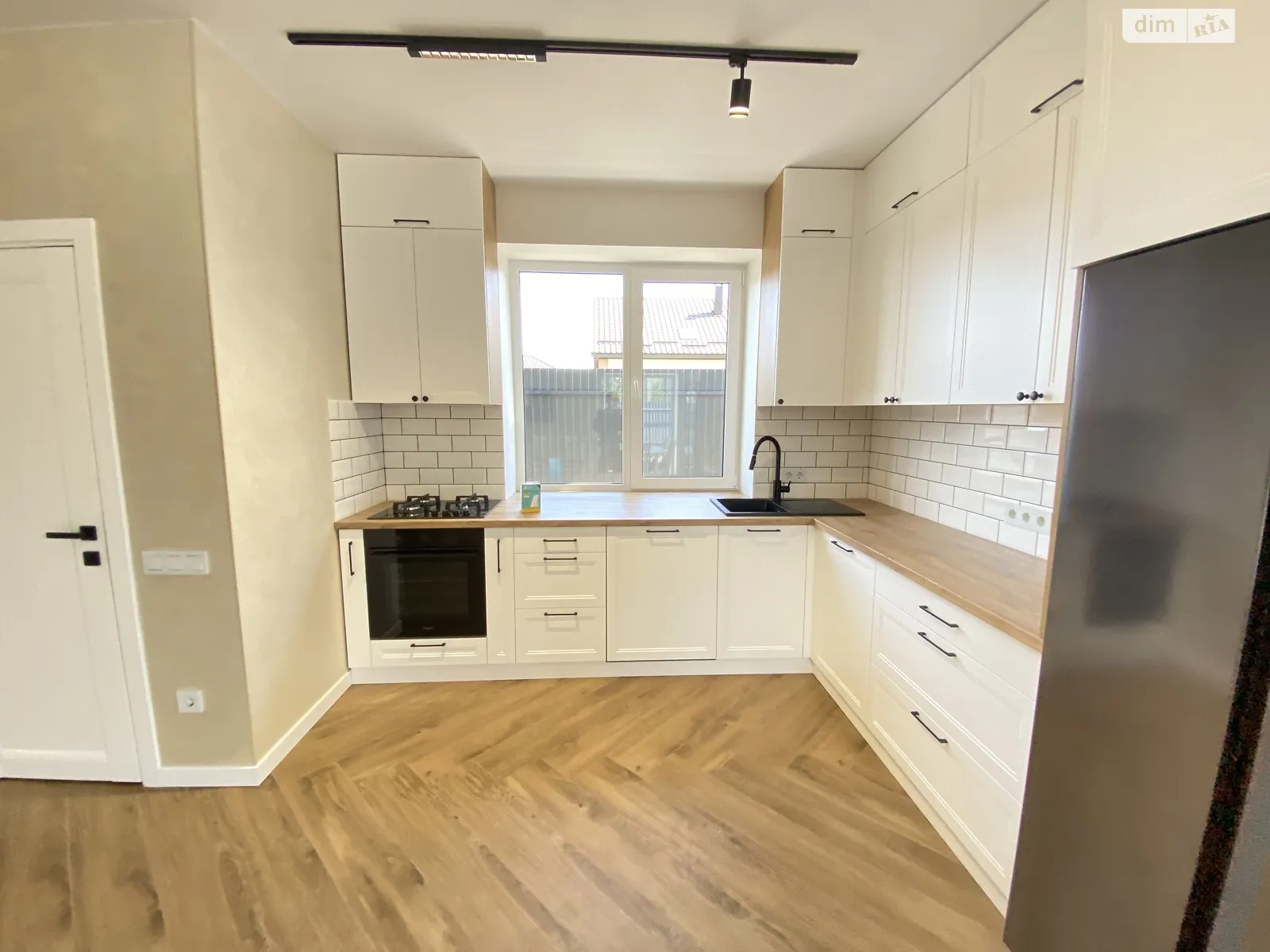 Продается дом на 2 этажа 126 кв. м с подвалом, цена: 185000 $ - фото 1
