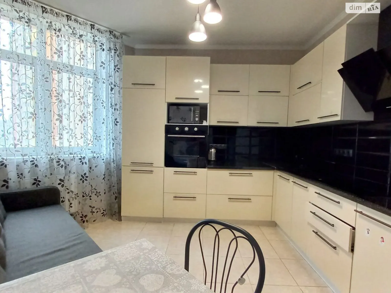 Продается 1-комнатная квартира 44 кв. м в Киеве, ул. Семьи Кульженков, 35