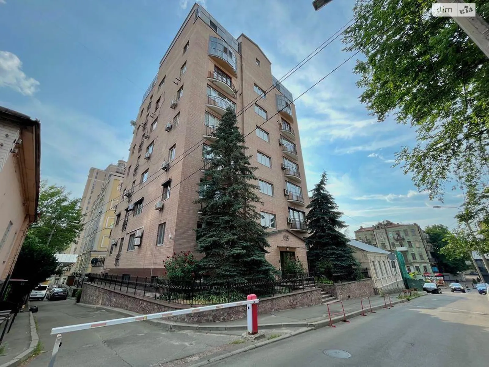 Продается 5-комнатная квартира 235 кв. м в Киеве, ул. Пилиповская(Василия Дончука)