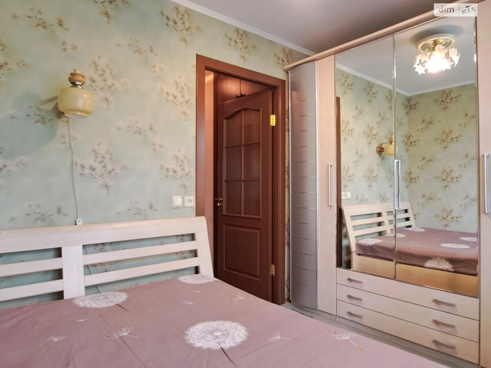 Продается 3-комнатная квартира 63 кв. м в Кривом Роге, ул. Хабаровская