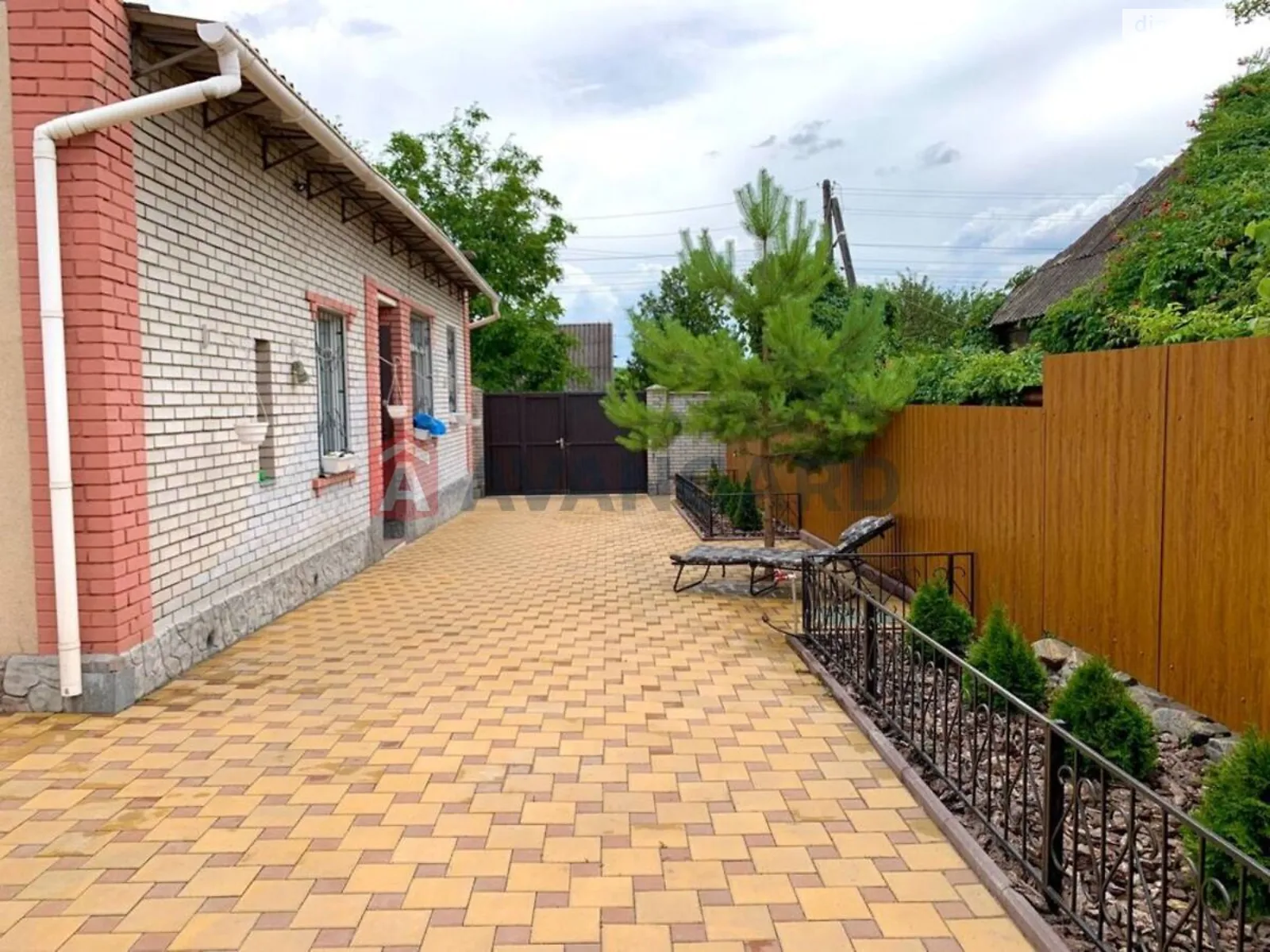 Продается одноэтажный дом 105 кв. м с камином, цена: 69999 $ - фото 1