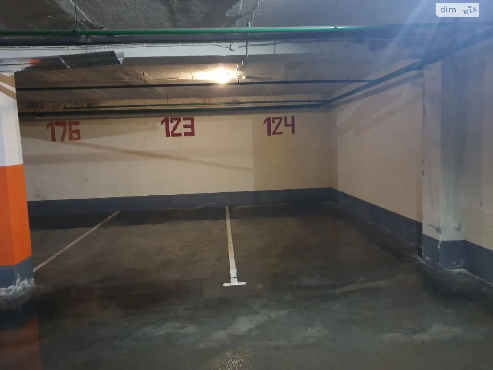 Сдается в аренду подземный паркинг под легковое авто на 15 кв. м, цена: 1700 грн - фото 1
