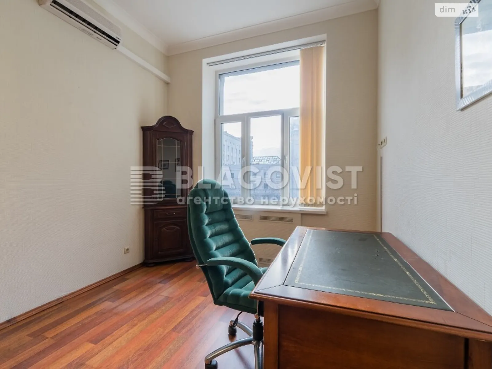 Продается 3-комнатная квартира 90 кв. м в Киеве, ул. Банковая, 3