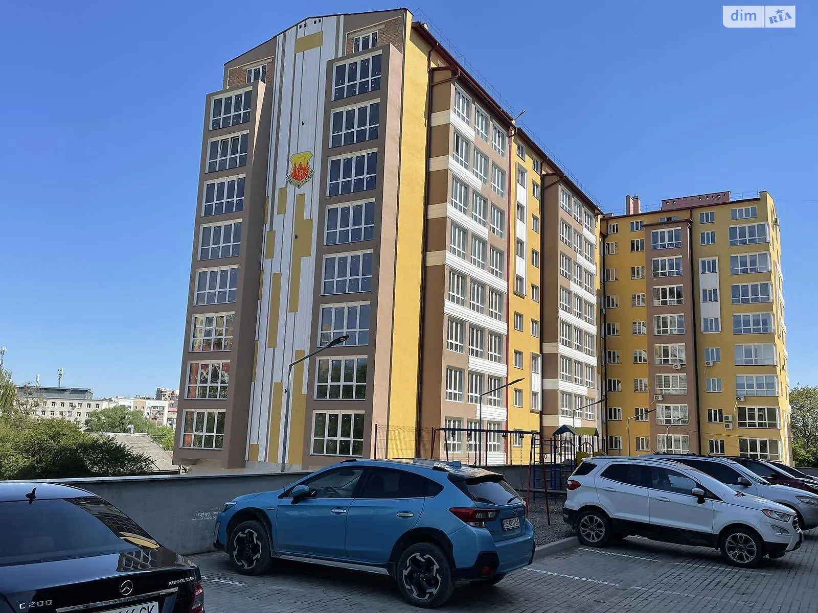 Продается 3-комнатная квартира 87 кв. м в Черновцах - фото 1