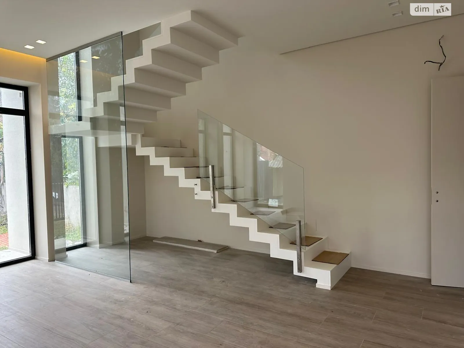 Продается дом на 2 этажа 220 кв. м с мансардой, цена: 297000 $ - фото 1