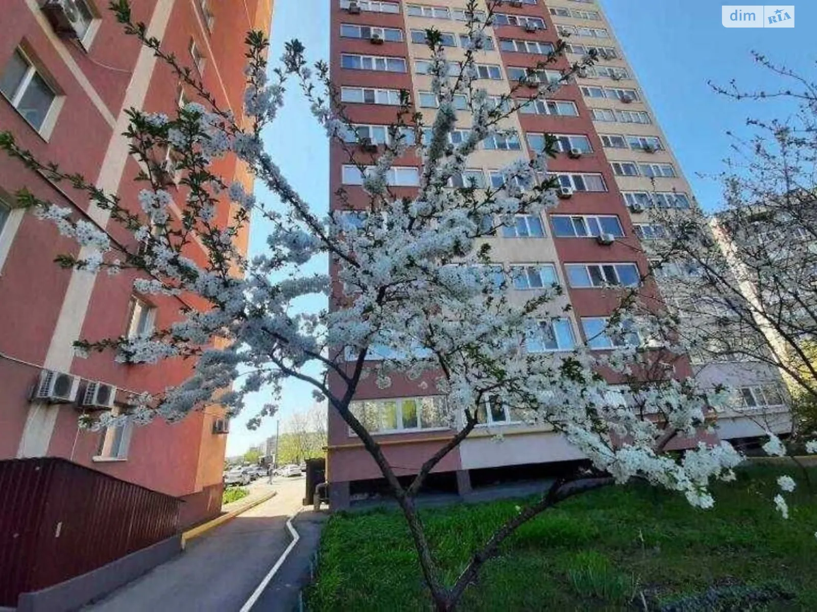 Продается 2-комнатная квартира 74 кв. м в Днепре, ул. Большая Диивська