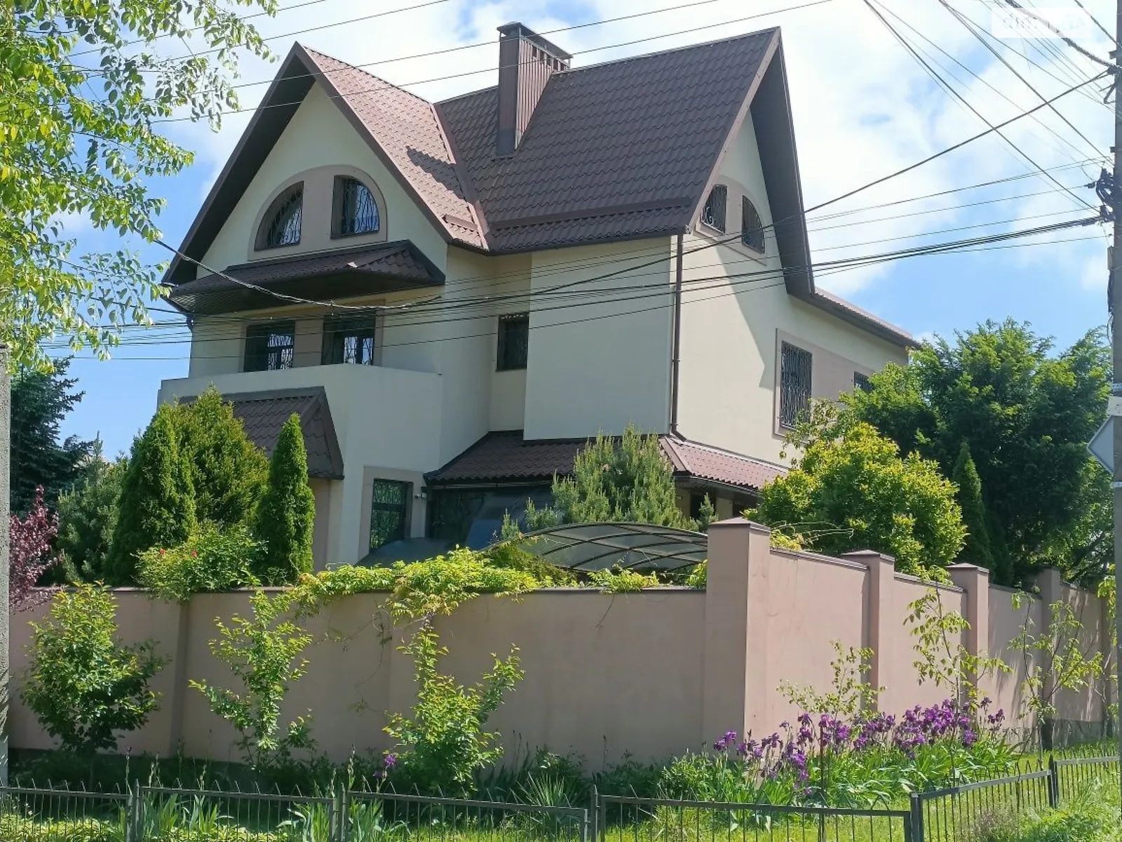 Продается дом на 4 этажа 380 кв. м с садом, цена: 395000 $