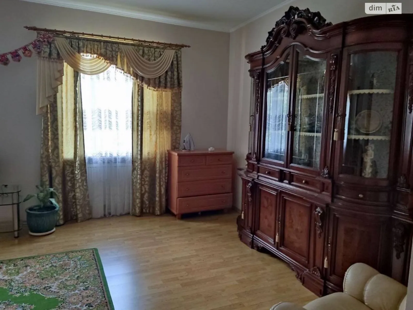 Сдается в аренду дом на 2 этажа 250 кв. м с гаражом, цена: 1000 $ - фото 1