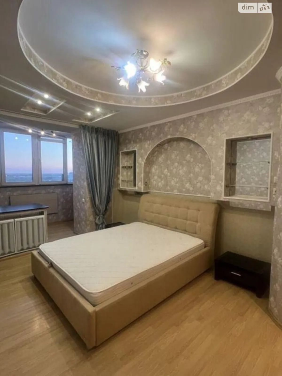Продается 3-комнатная квартира 102 кв. м в Киеве, ул. Николая Амосова, 4