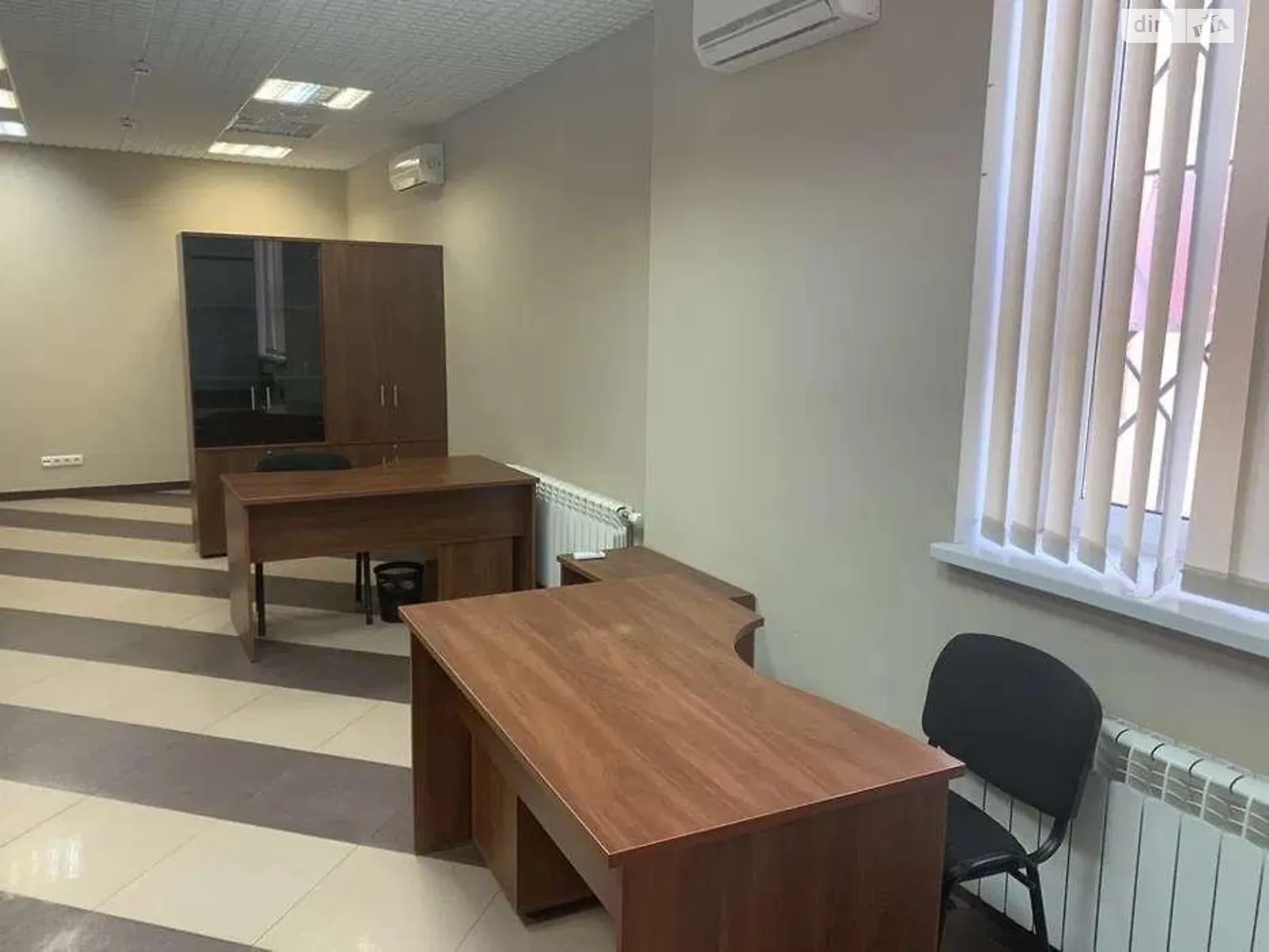 Здається в оренду офіс 57 кв. м в бізнес-центрі, цена: 15500 грн