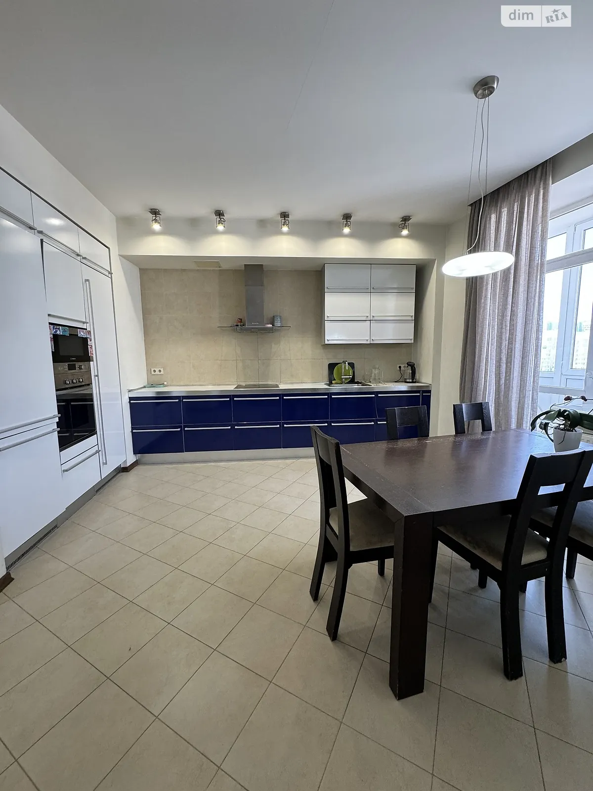 Продается 3-комнатная квартира 120 кв. м в Одессе, Фонтанская дор., 49/1 - фото 1