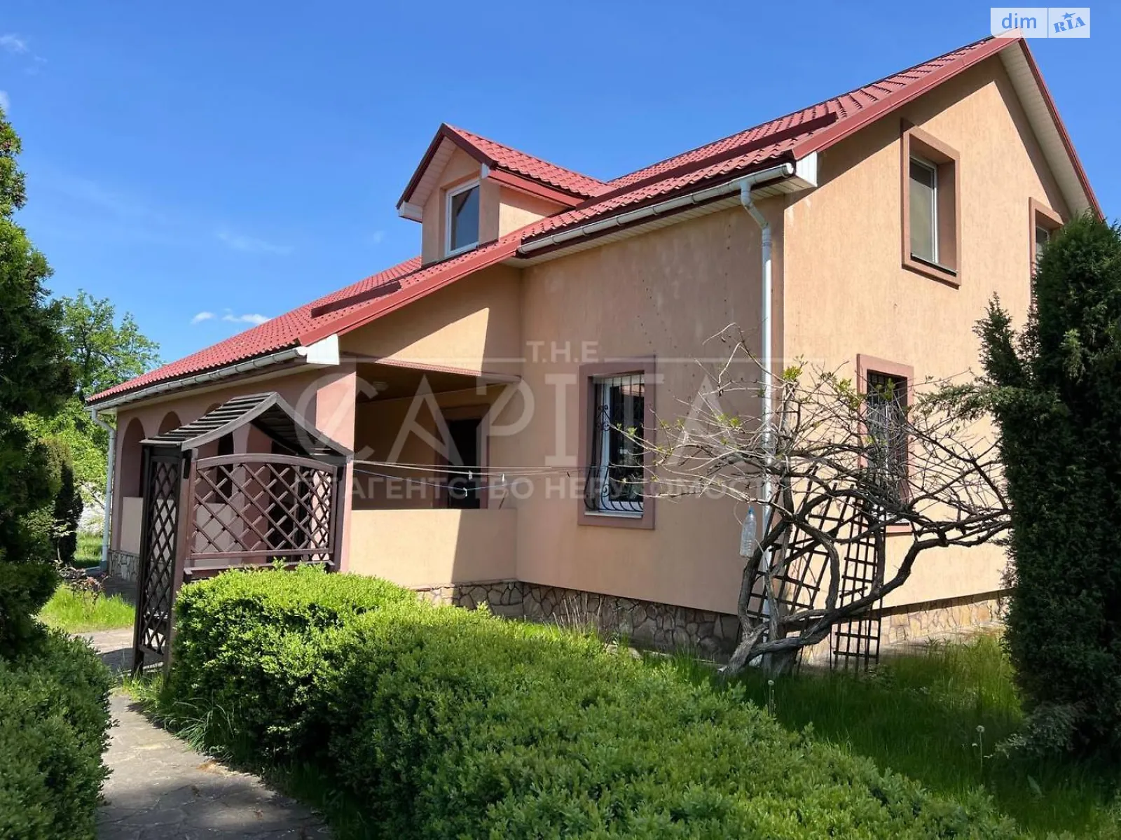 Сдается в аренду дом на 2 этажа 230 кв. м с садом, цена: 1500 $ - фото 1