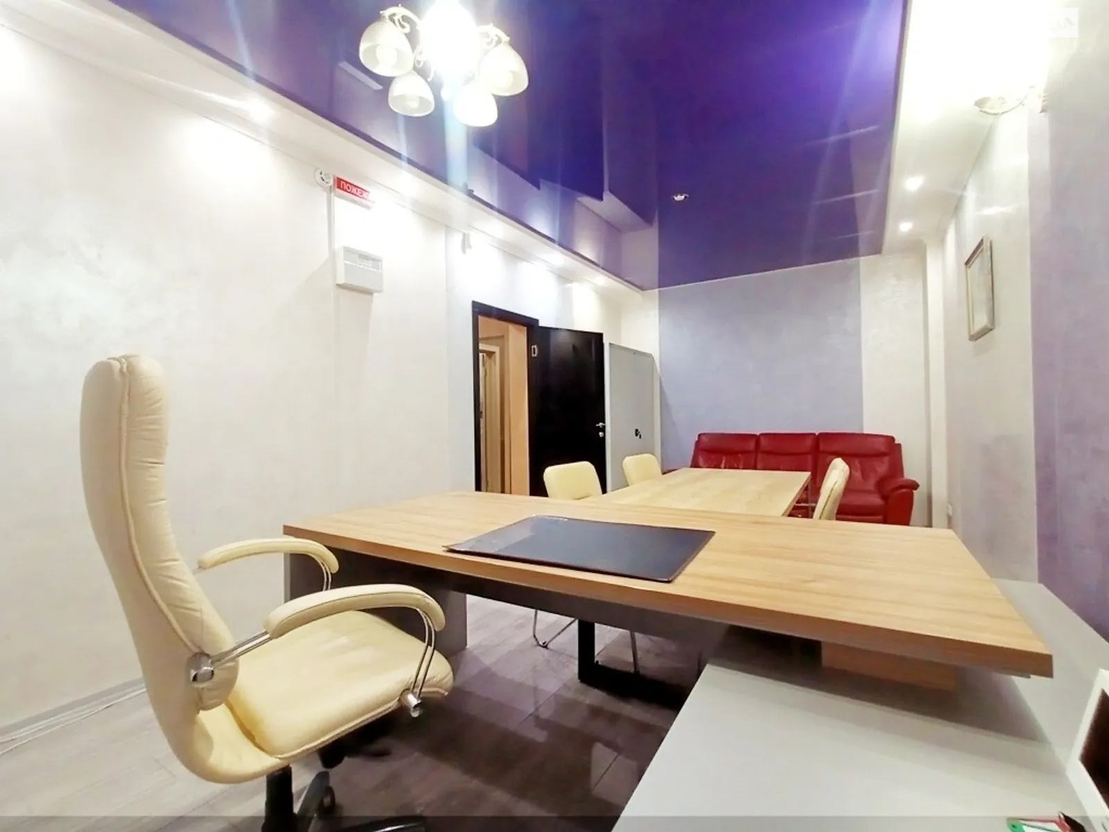 Сдается в аренду офис 60.8 кв. м в бизнес-центре, цена: 29000 грн - фото 1